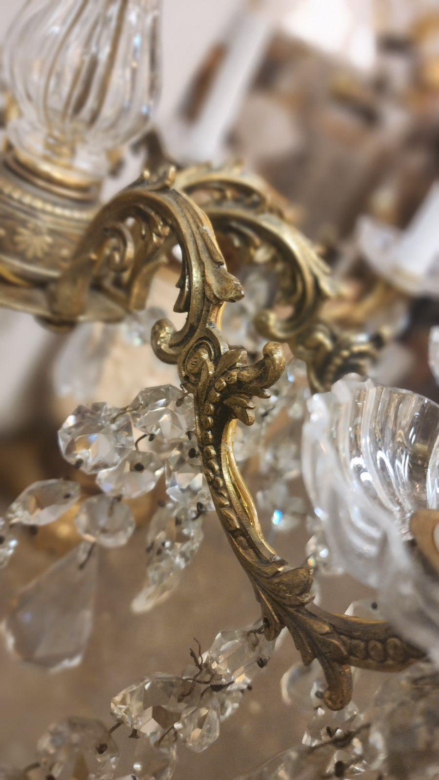 Lampadario francese in ottone e cristallo in vendita 1