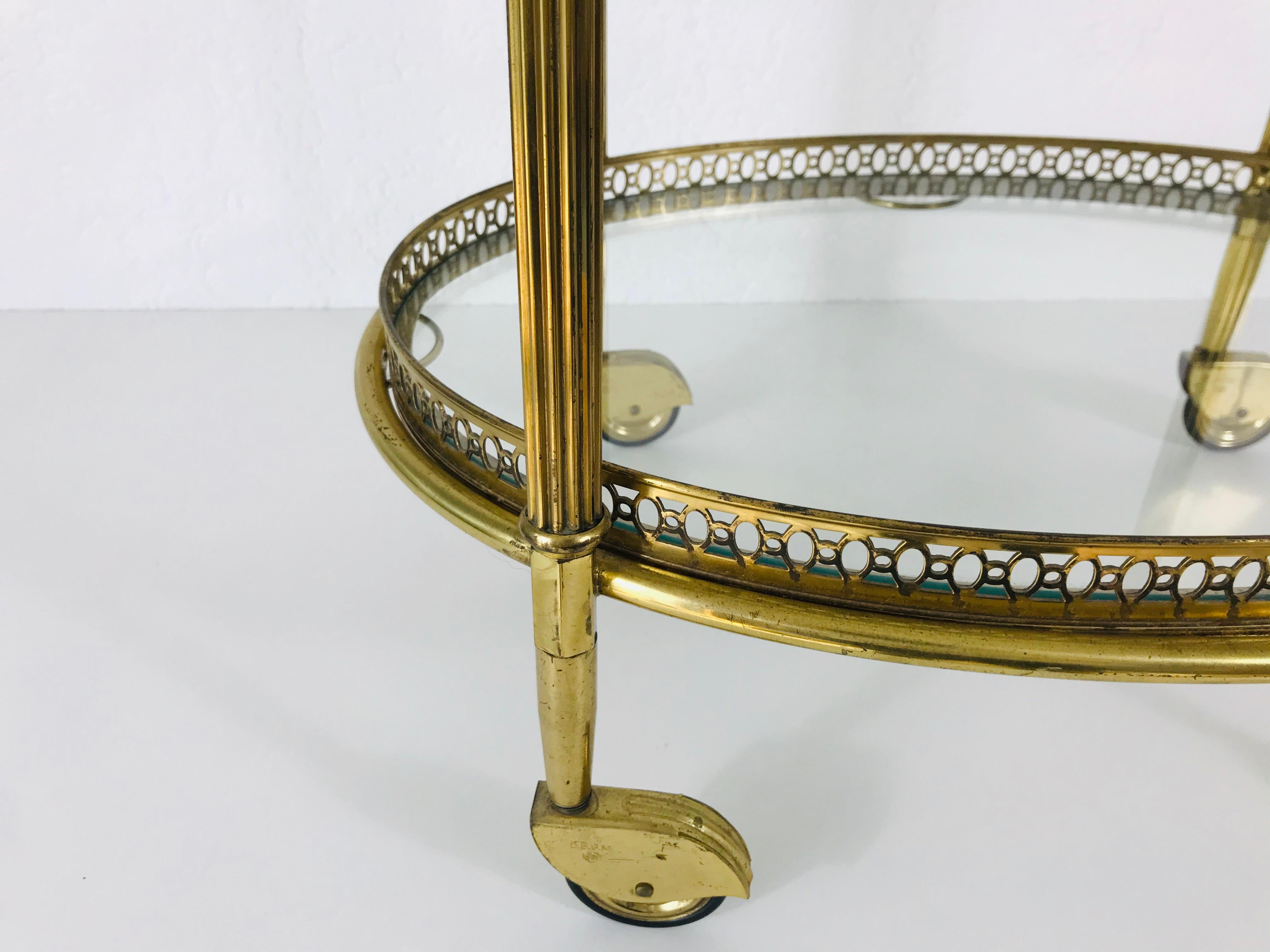 French Brass and Glass Bar Cart, Drink Trolley with Removable Tray, 1950s In Good Condition In Hagenbach, DE