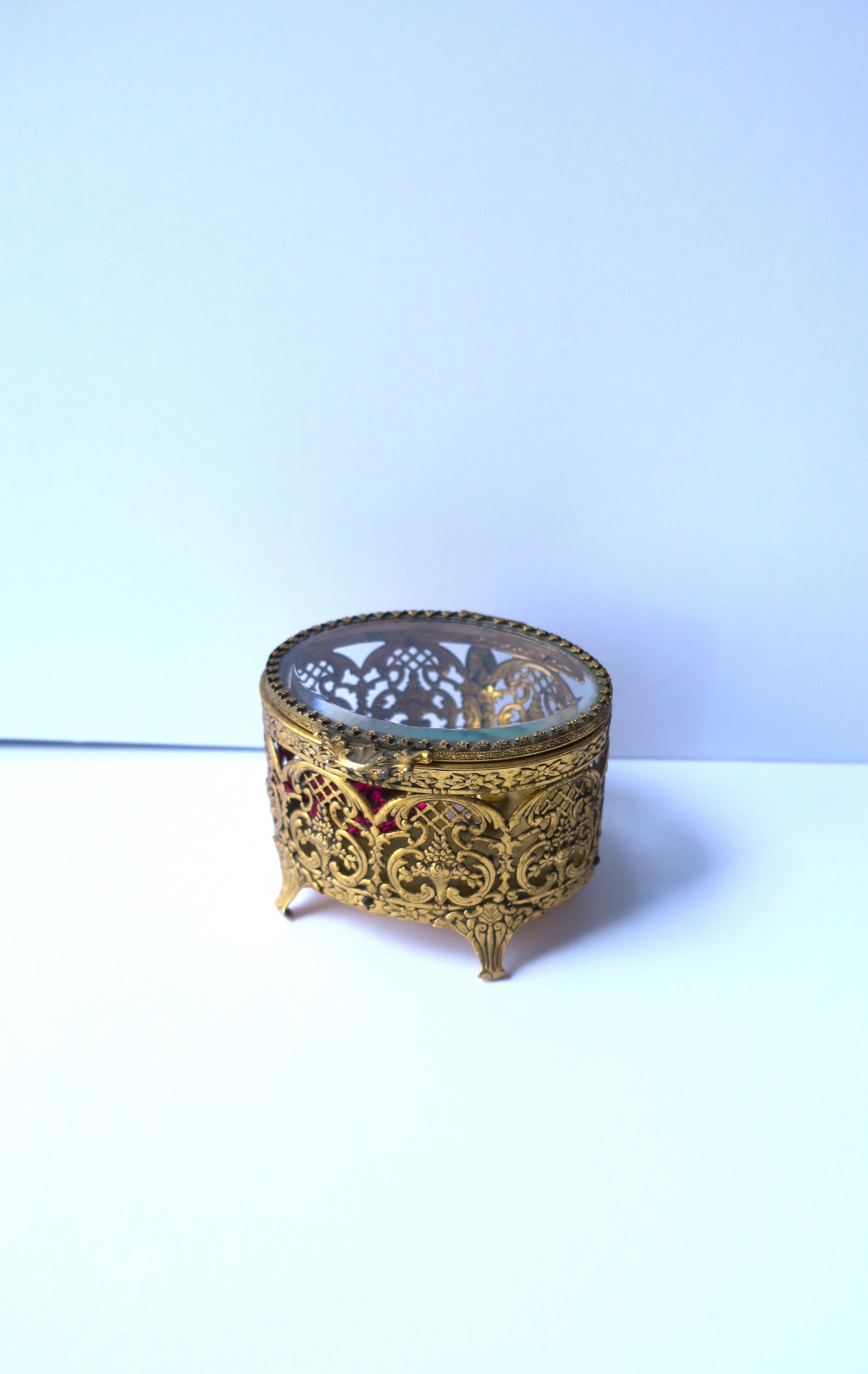 French Brass and Glass Jewelry Box In Good Condition For Sale In New York, NY