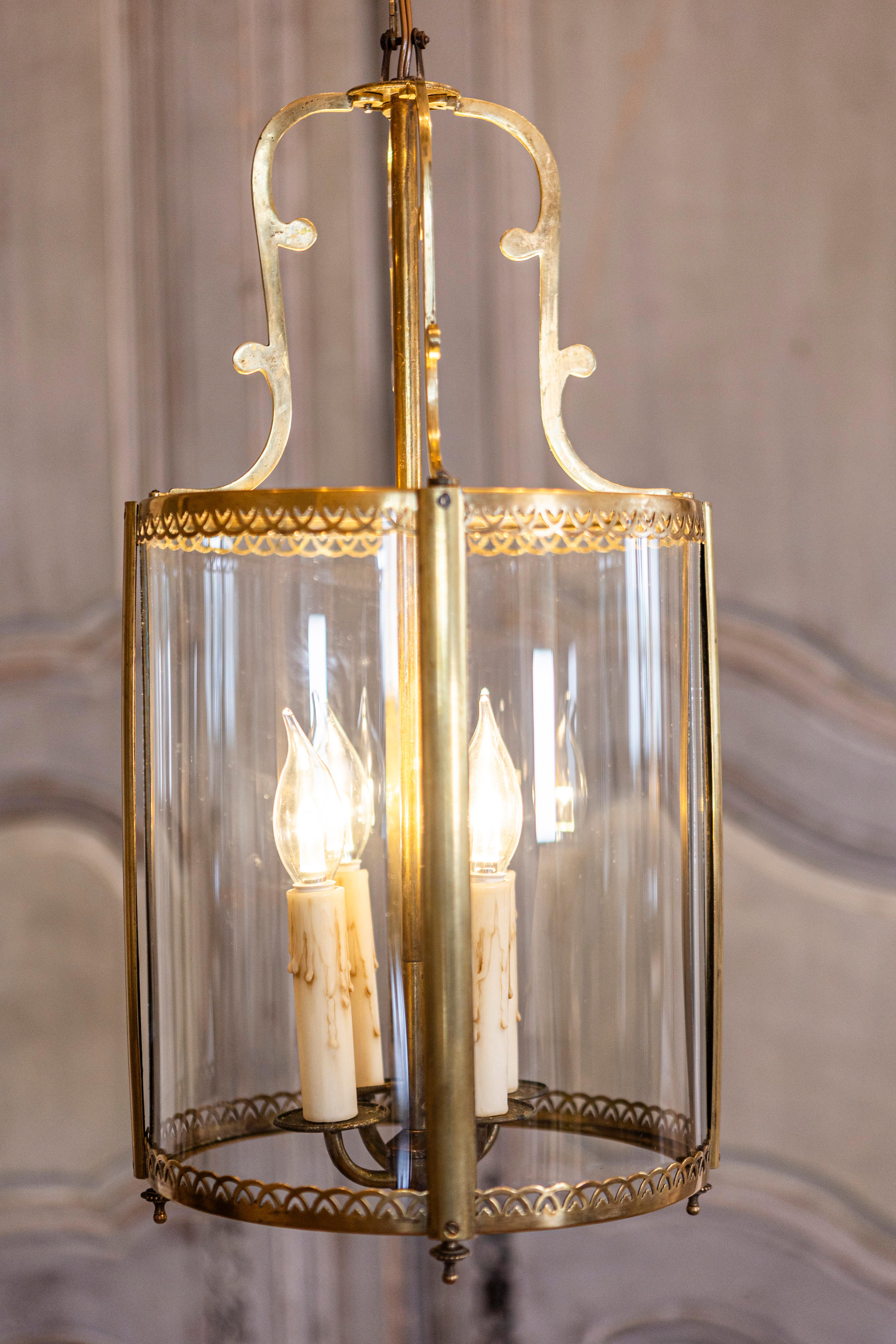 Lanterne française en laiton et verre avec filigrane décoratif, vers 1940 en vente 4