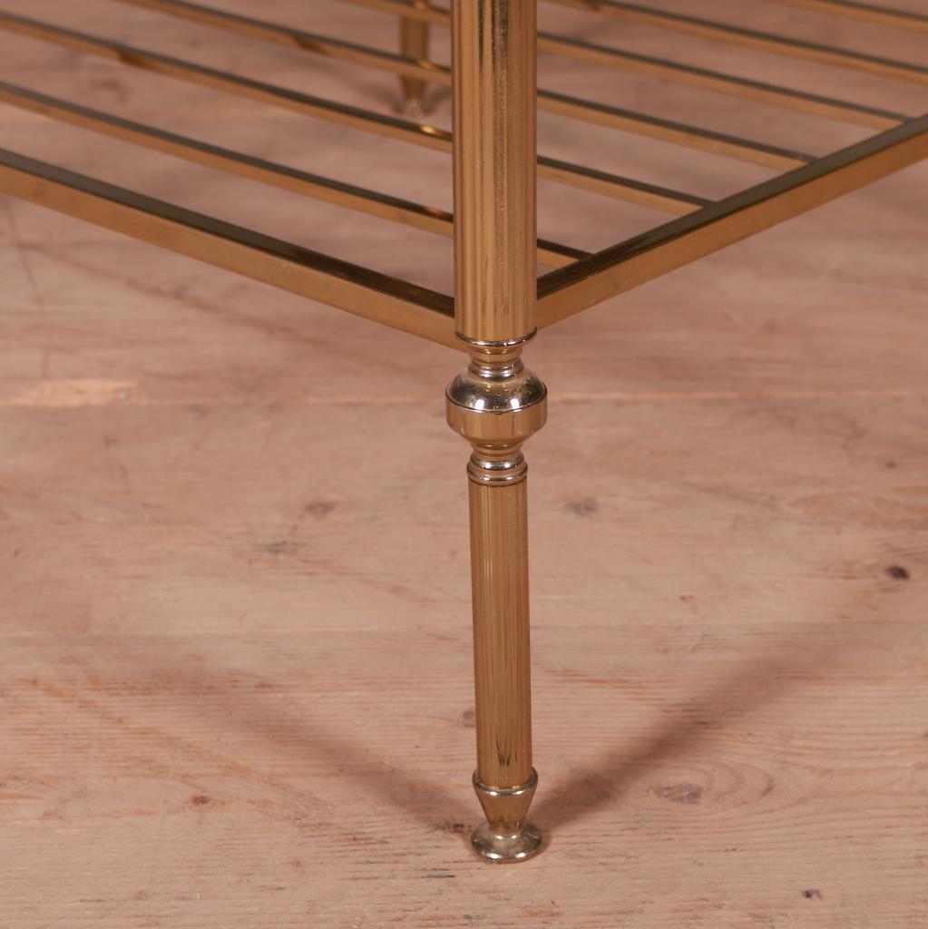 Tisch aus Messing und Glas (Französisch) im Angebot
