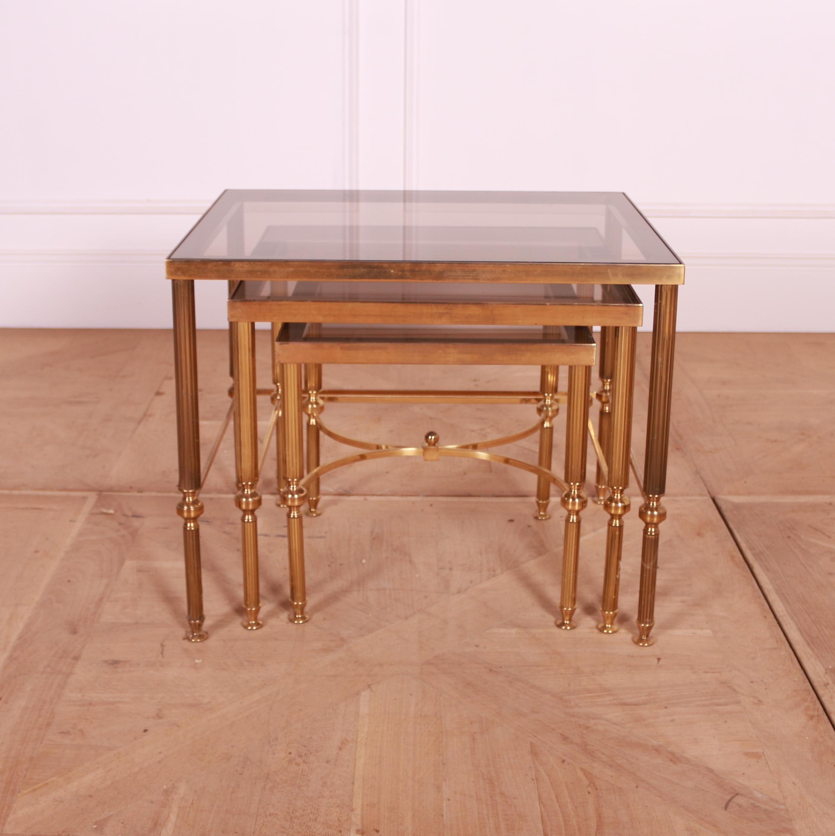 20ième siècle Tables en laiton et en verre français en vente