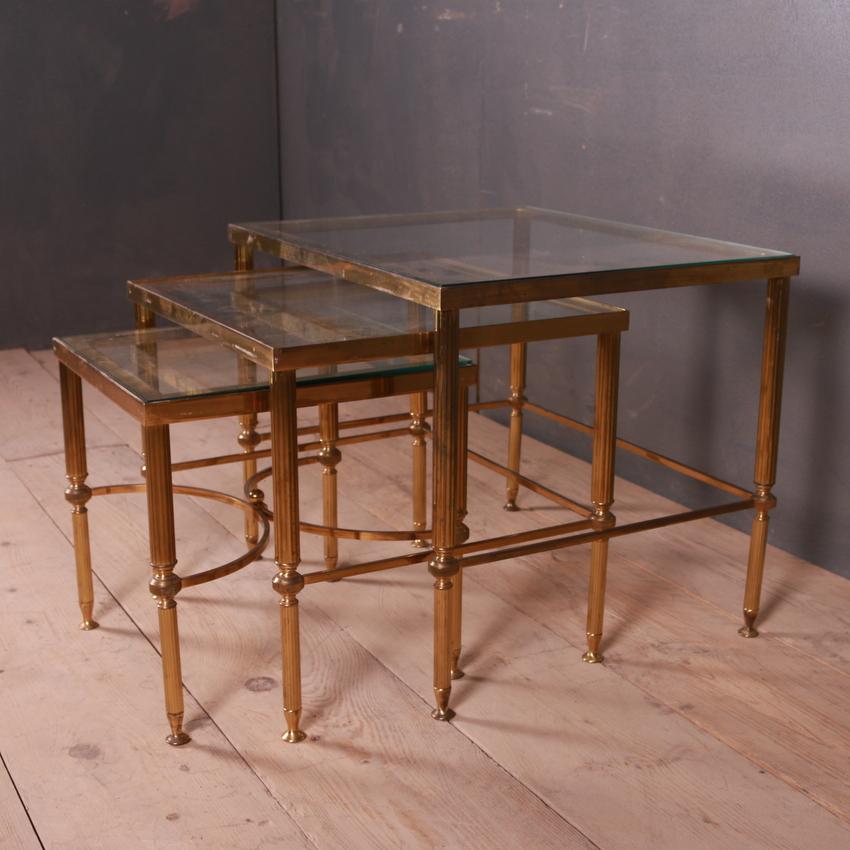 20ième siècle Tables en laiton et en verre français en vente