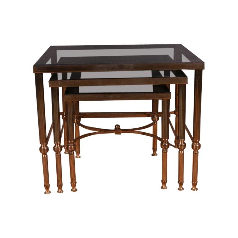 Tables en laiton et en verre français en vente