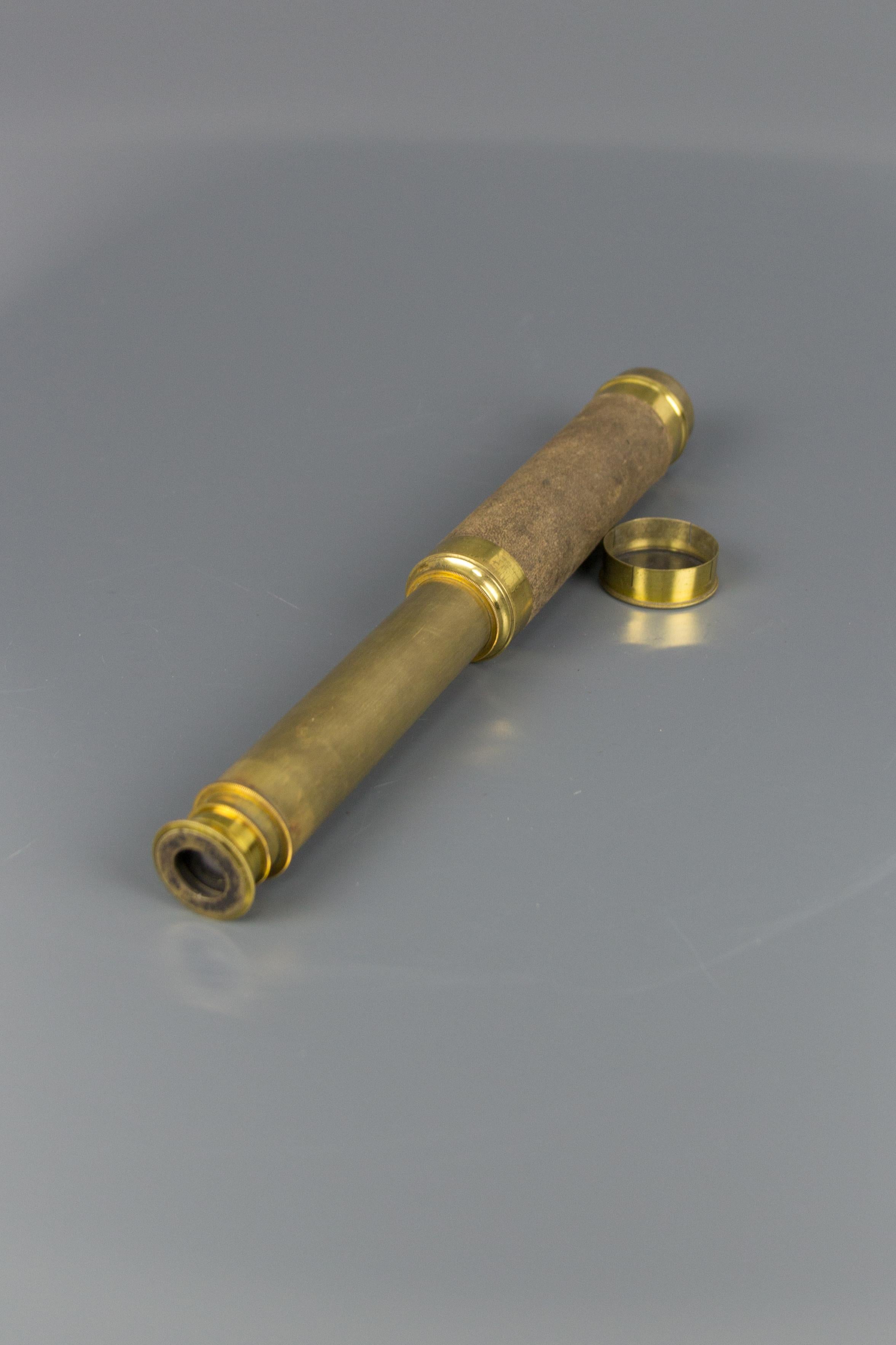 French Brass and Leather Three Draw Telescope, Late 19th Century In Good Condition For Sale In Barntrup, DE