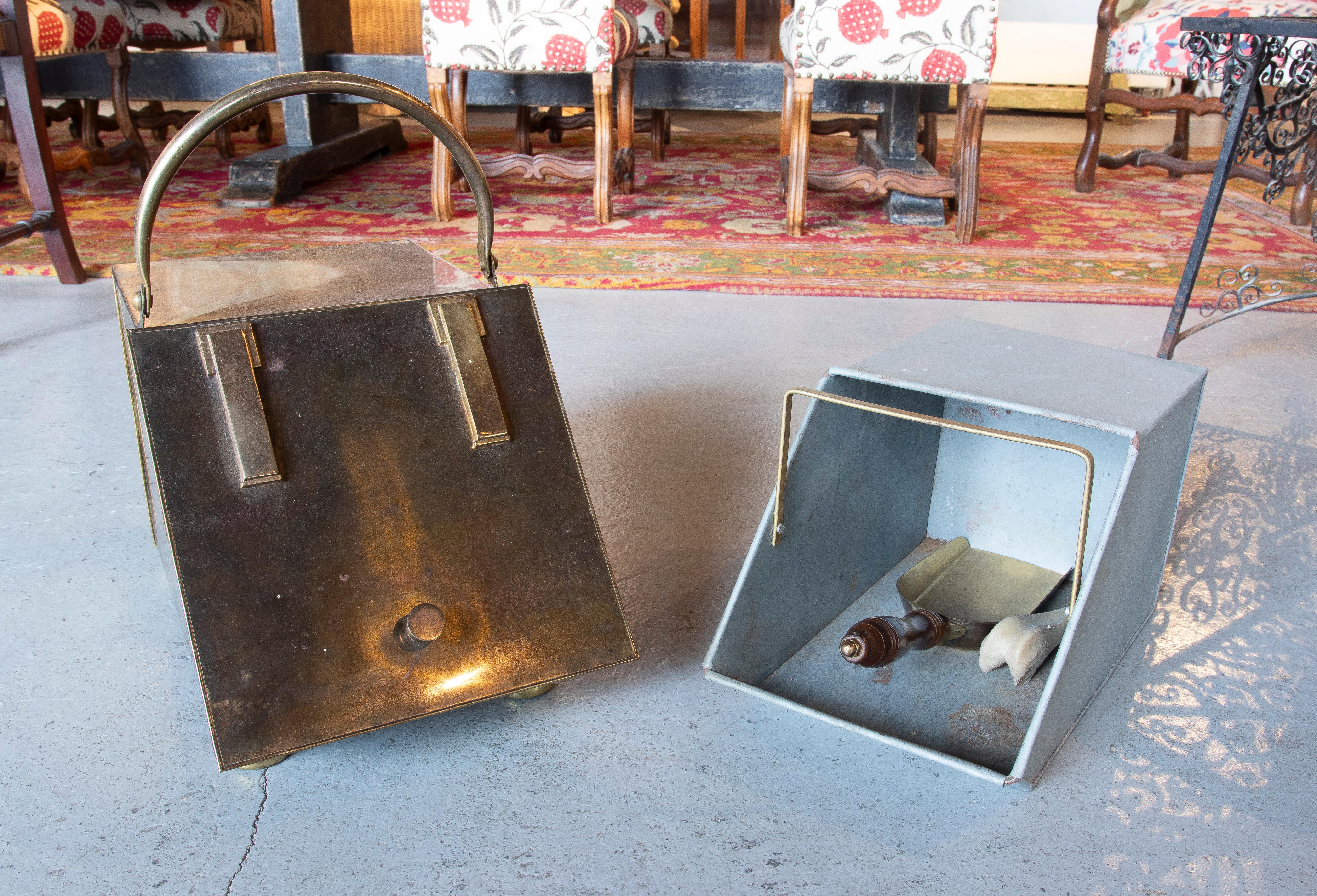 20th Century French Brass and Metal Fireplace Ash Pan with Shovel For Sale