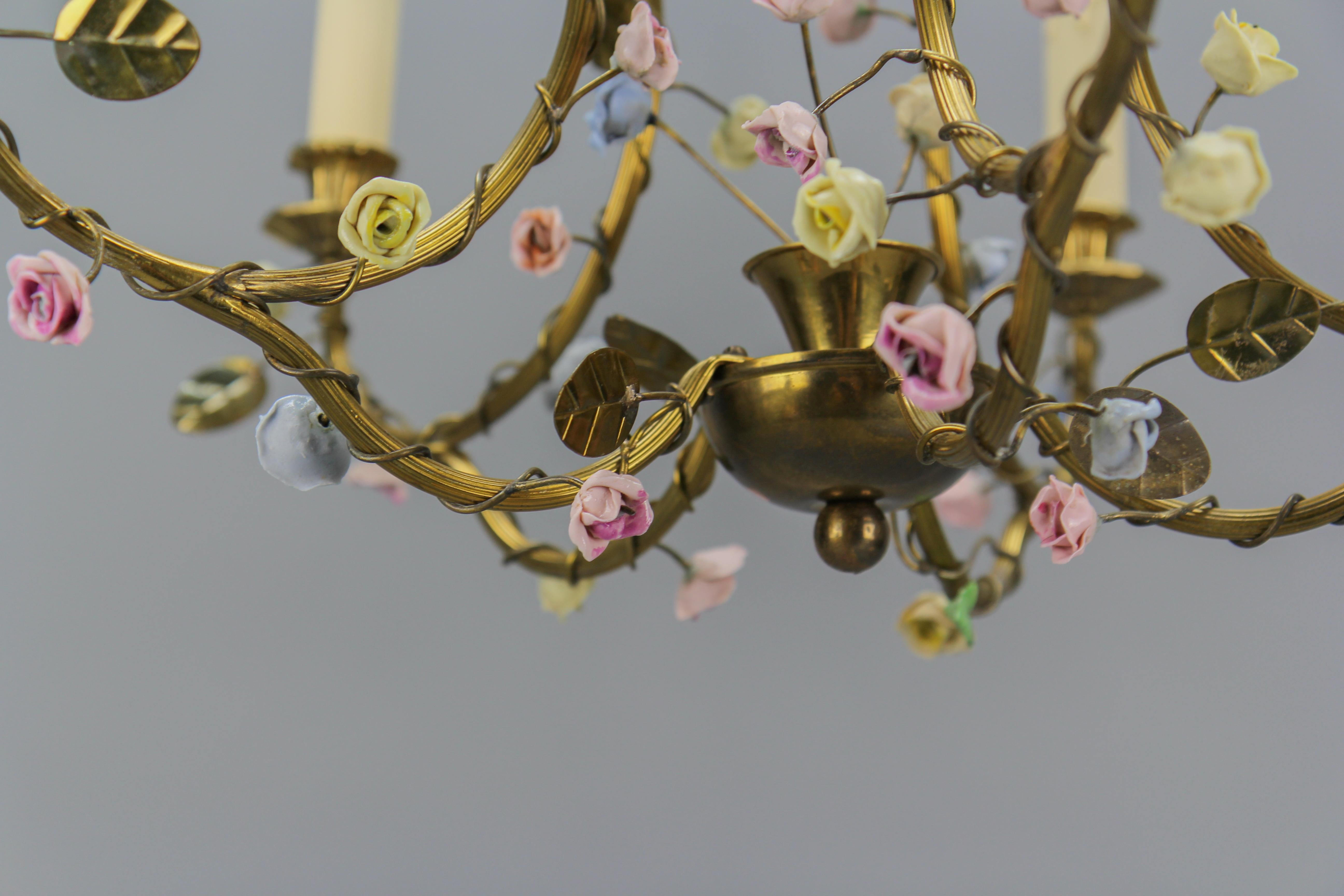 French Brass and Porcelain Flower Five-Light Chandelier, 1920s For Sale 5