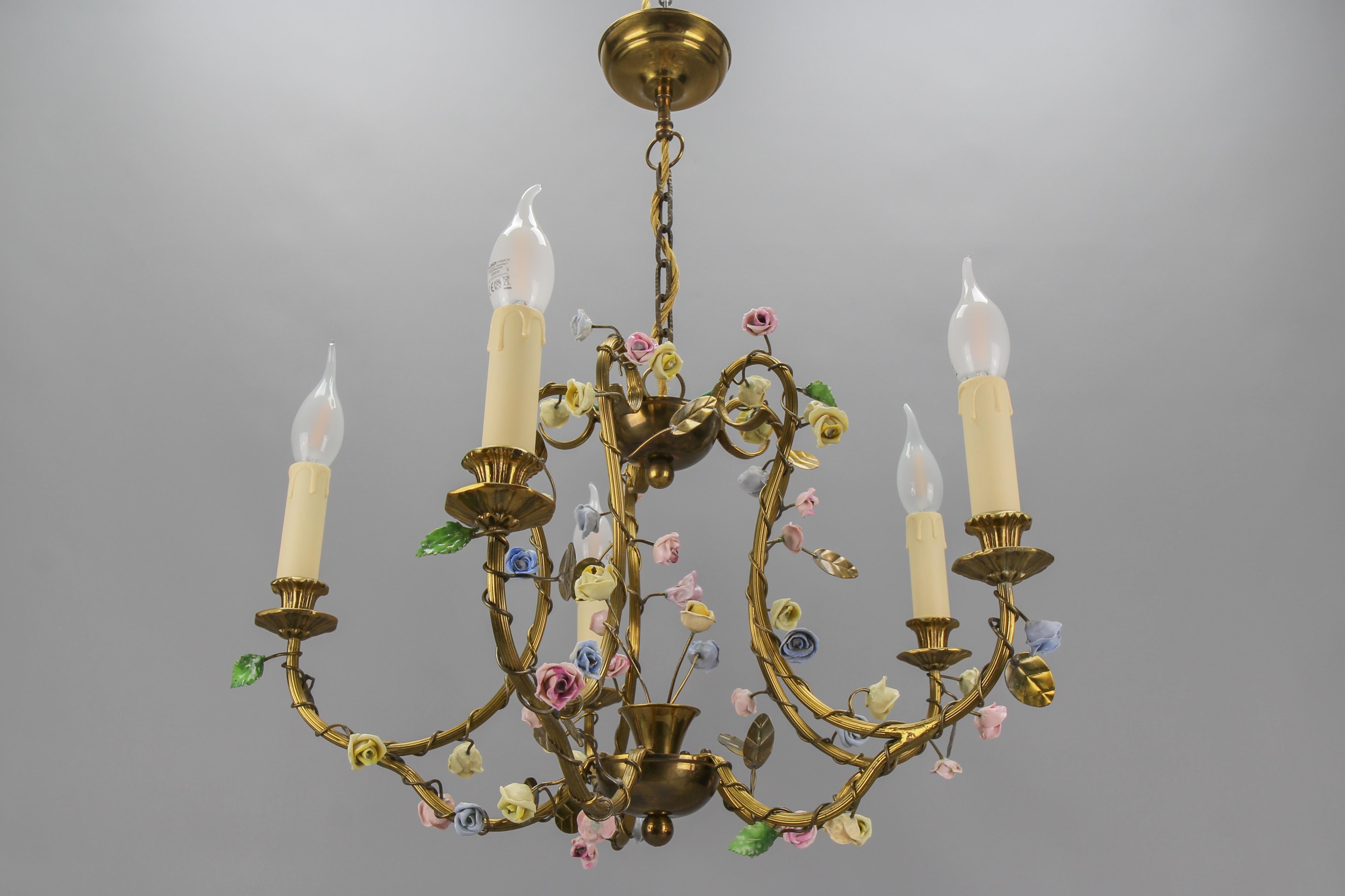 French Brass and Porcelain Flower Five-Light Chandelier, 1920s For Sale 6