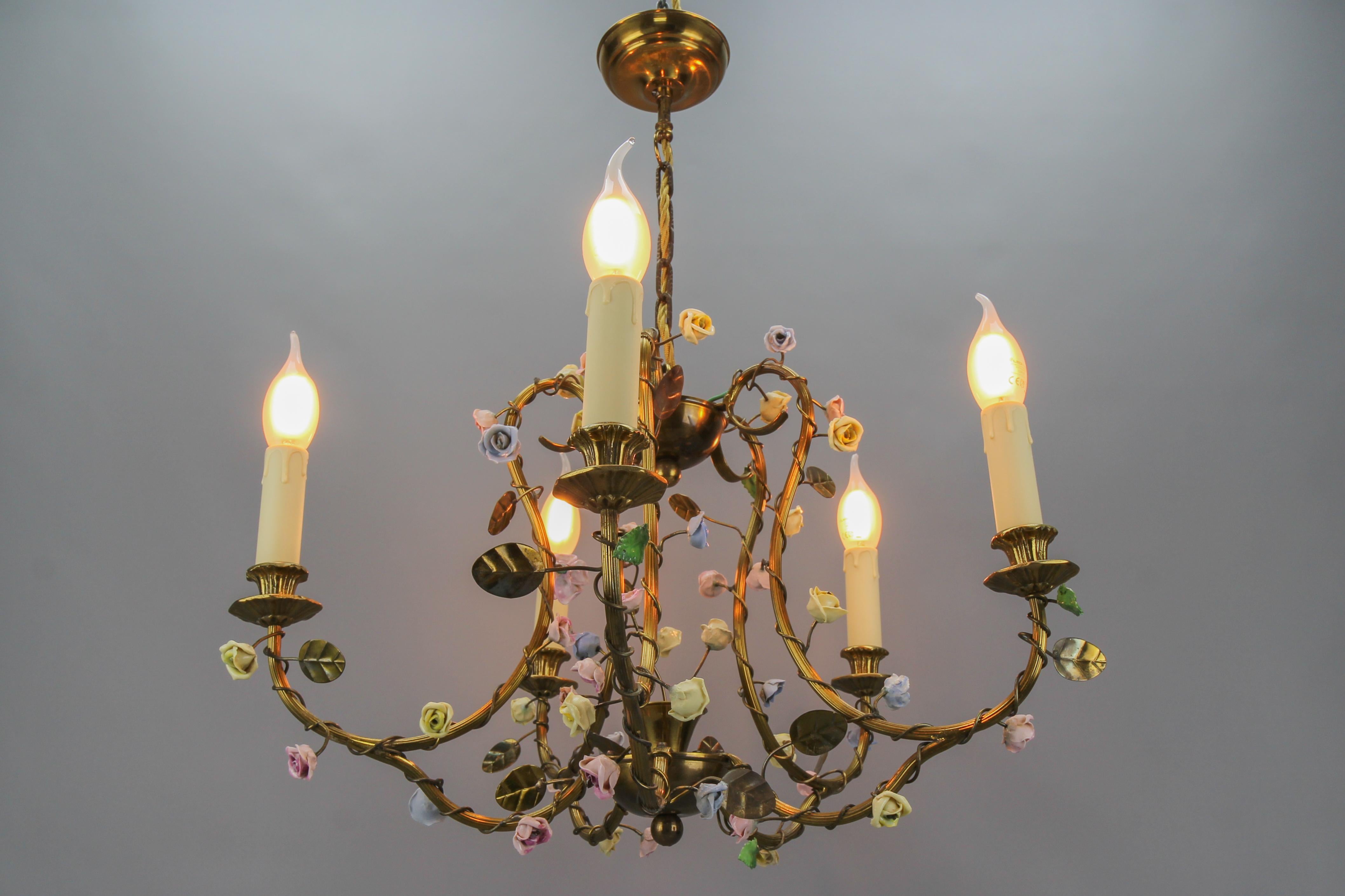 French Brass and Porcelain Flower Five-Light Chandelier, 1920s For Sale 8