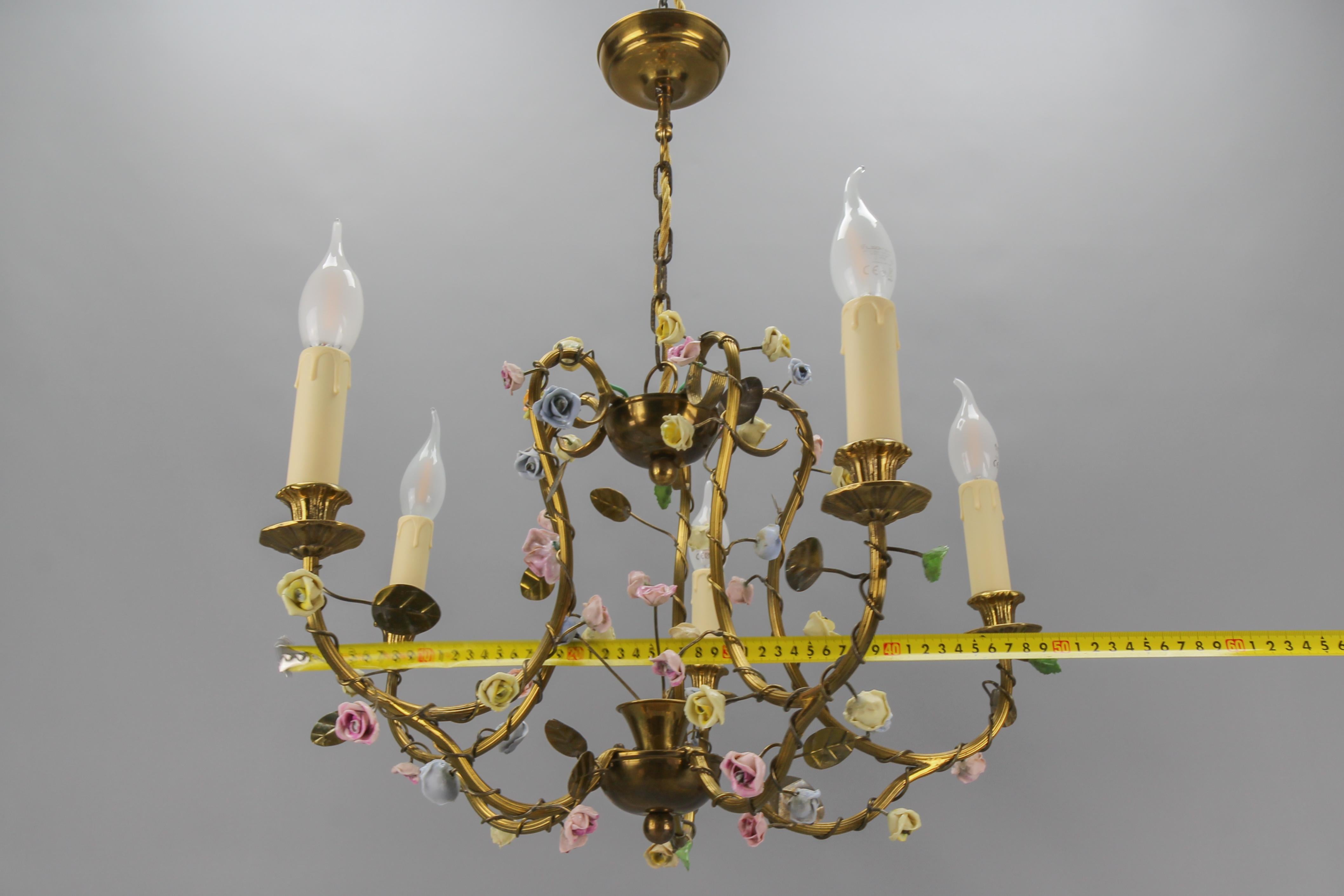 French Brass and Porcelain Flower Five-Light Chandelier, 1920s For Sale 14