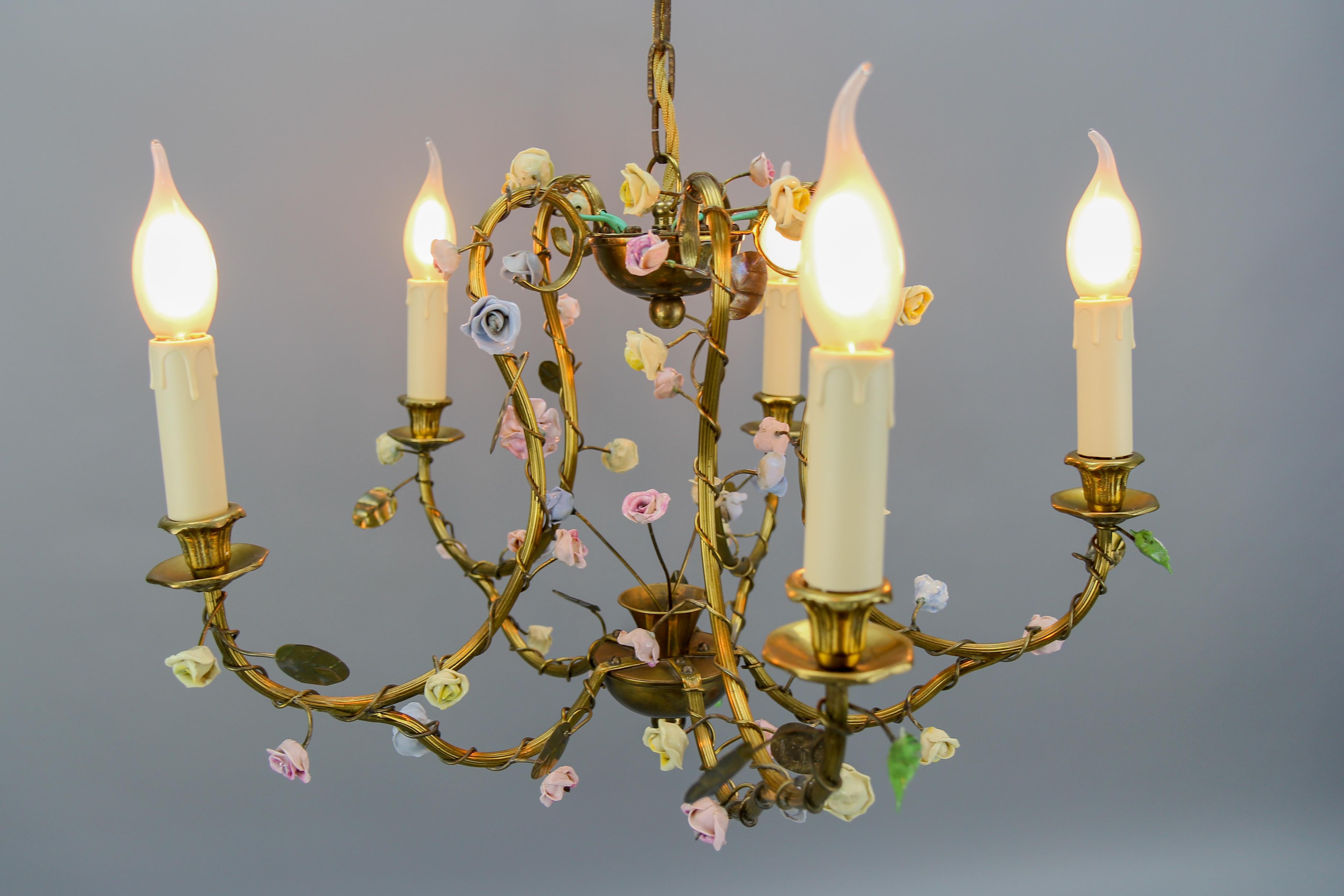 French Brass and Porcelain Flower Five-Light Chandelier, 1920s For Sale 2