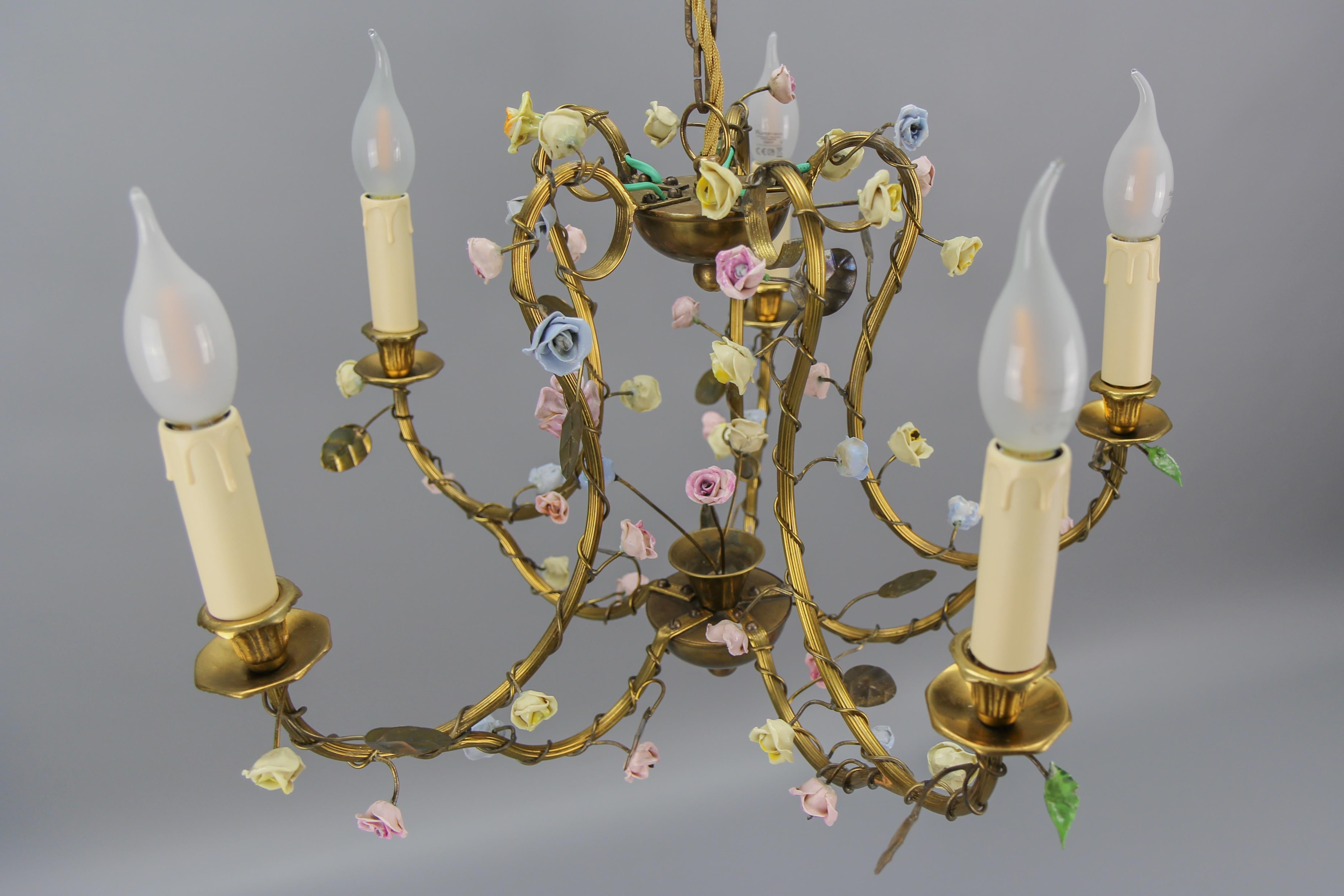 French Brass and Porcelain Flower Five-Light Chandelier, 1920s For Sale 3