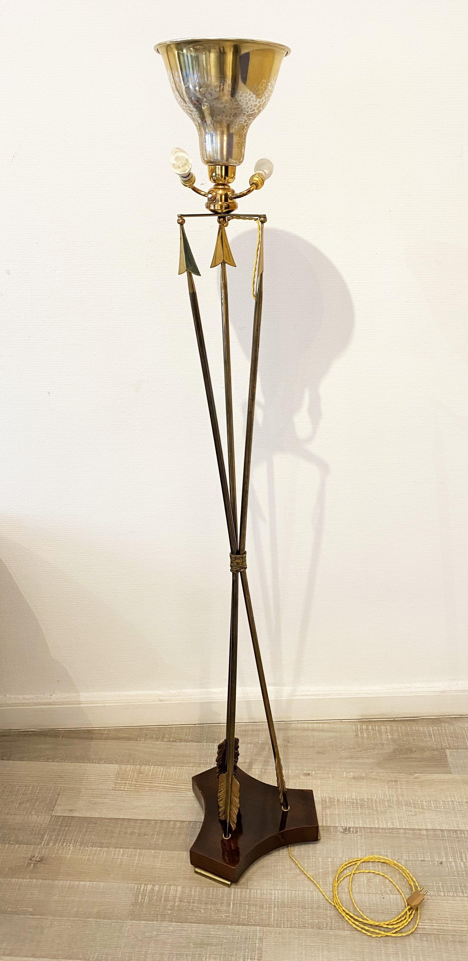 French Brass Arrow Style Floor Lamp on Wooden Base, Maison Jansen, 1950s.