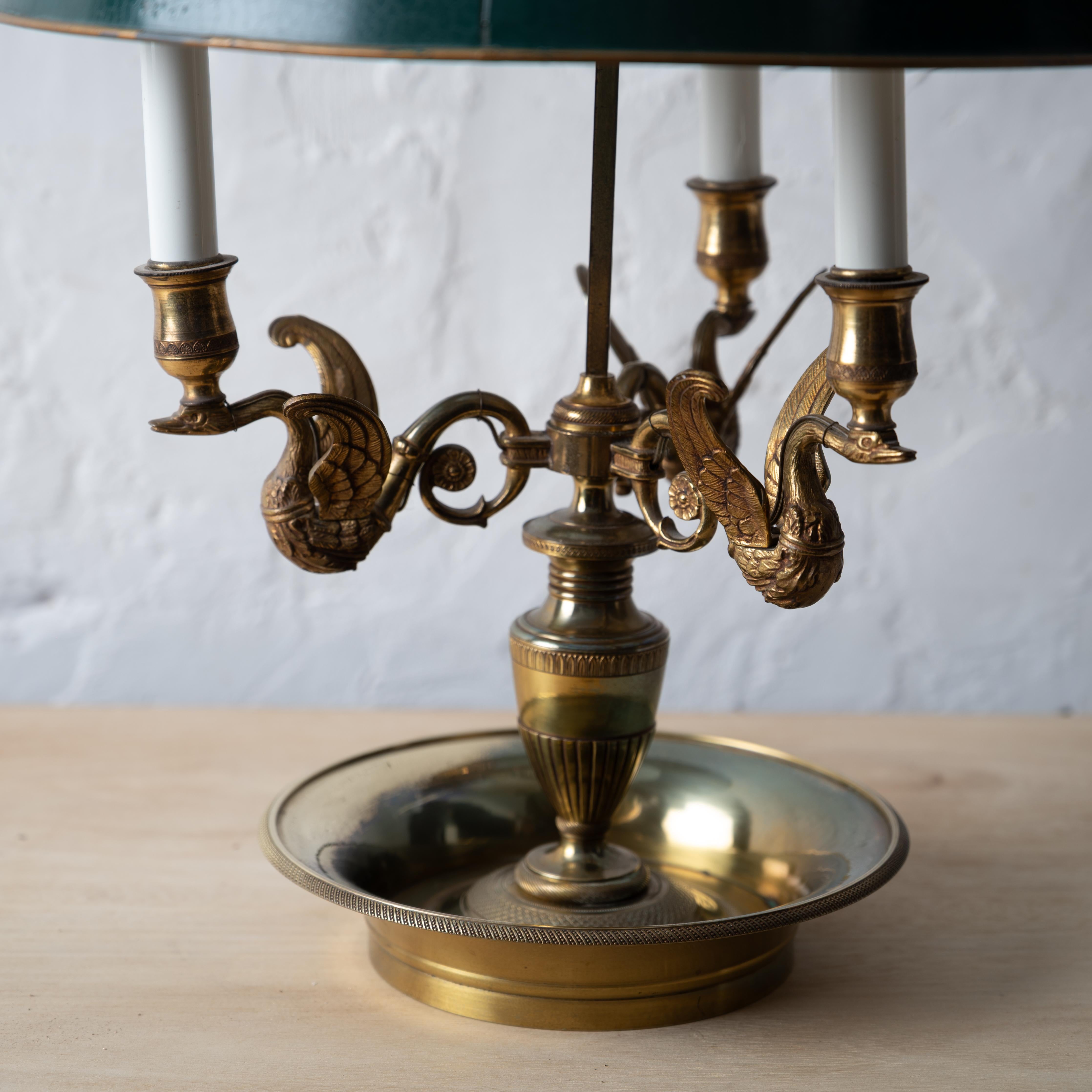 French Brass Bouillotte Lamp In Good Condition For Sale In Savannah, GA