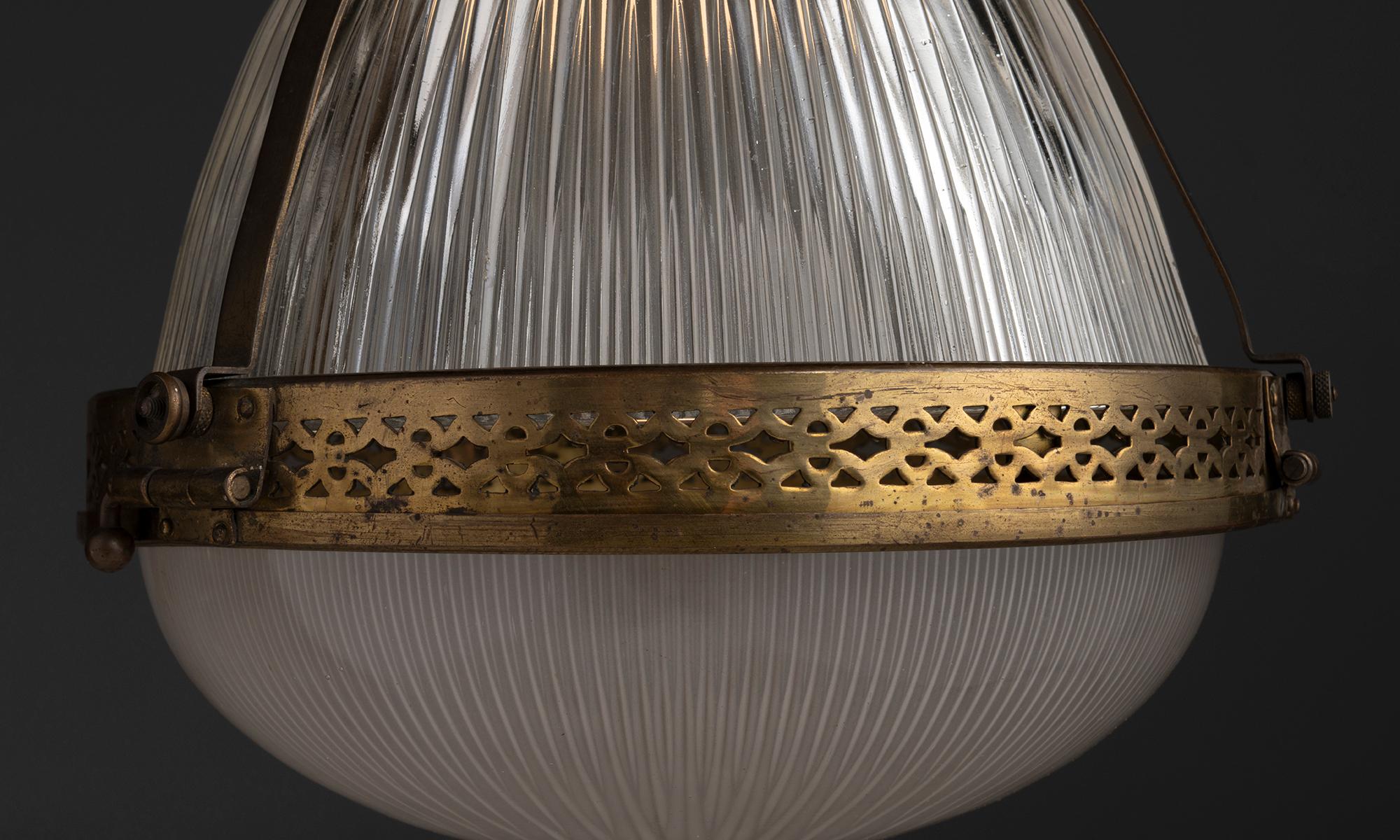Inglese Lampada a sospensione da soffitto Holophane a gabbia in ottone francese, Inghilterra 1930 in vendita