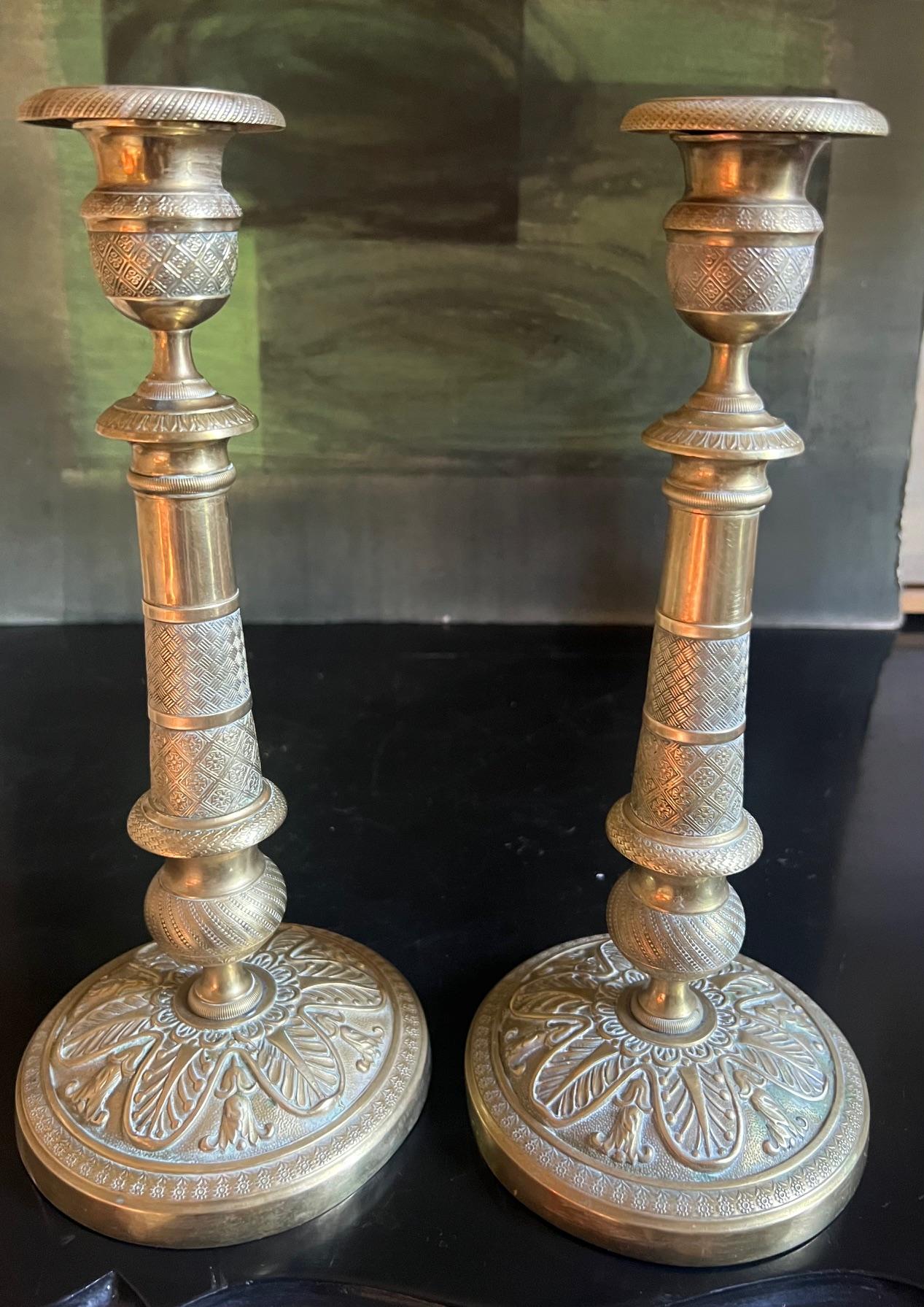 Candelieri francesi in ottone - Set di 2, CIRCA 1830 in vendita 3