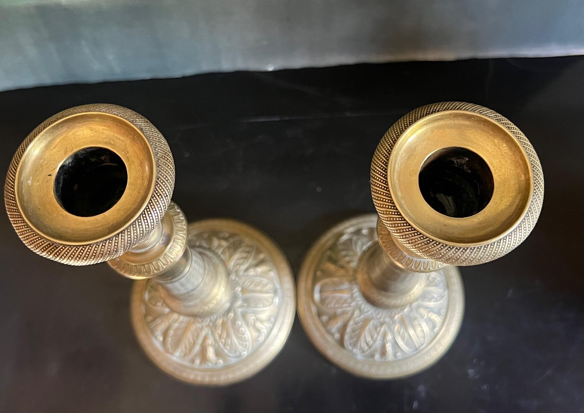 Candelieri francesi in ottone - Set di 2, CIRCA 1830 in vendita 7