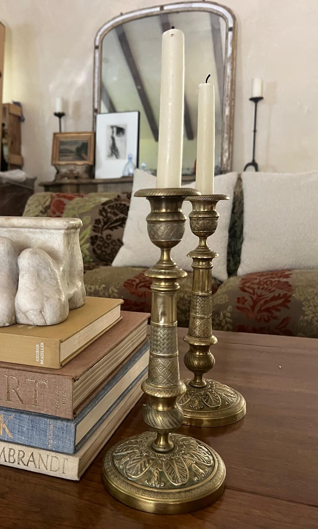 Calco Candelieri francesi in ottone - Set di 2, CIRCA 1830 in vendita