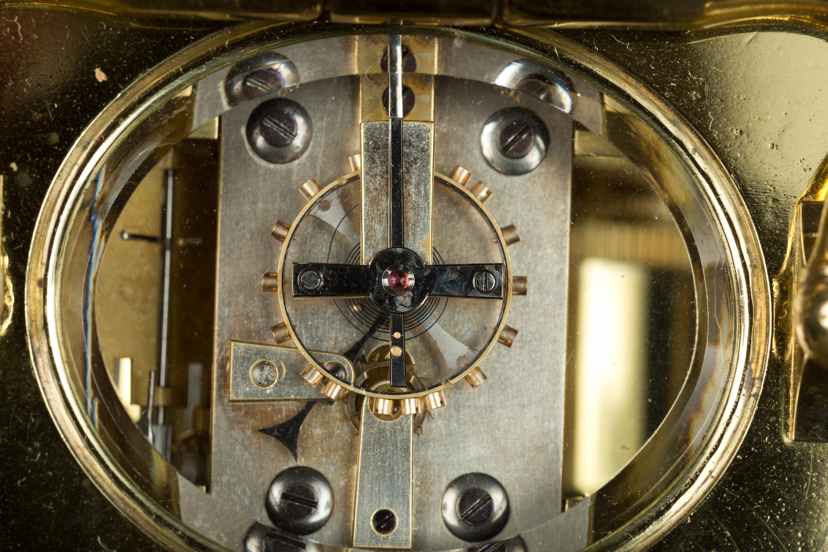 Fin du XIXe siècle Horloge à chariot en laiton français de Drocourt en vente