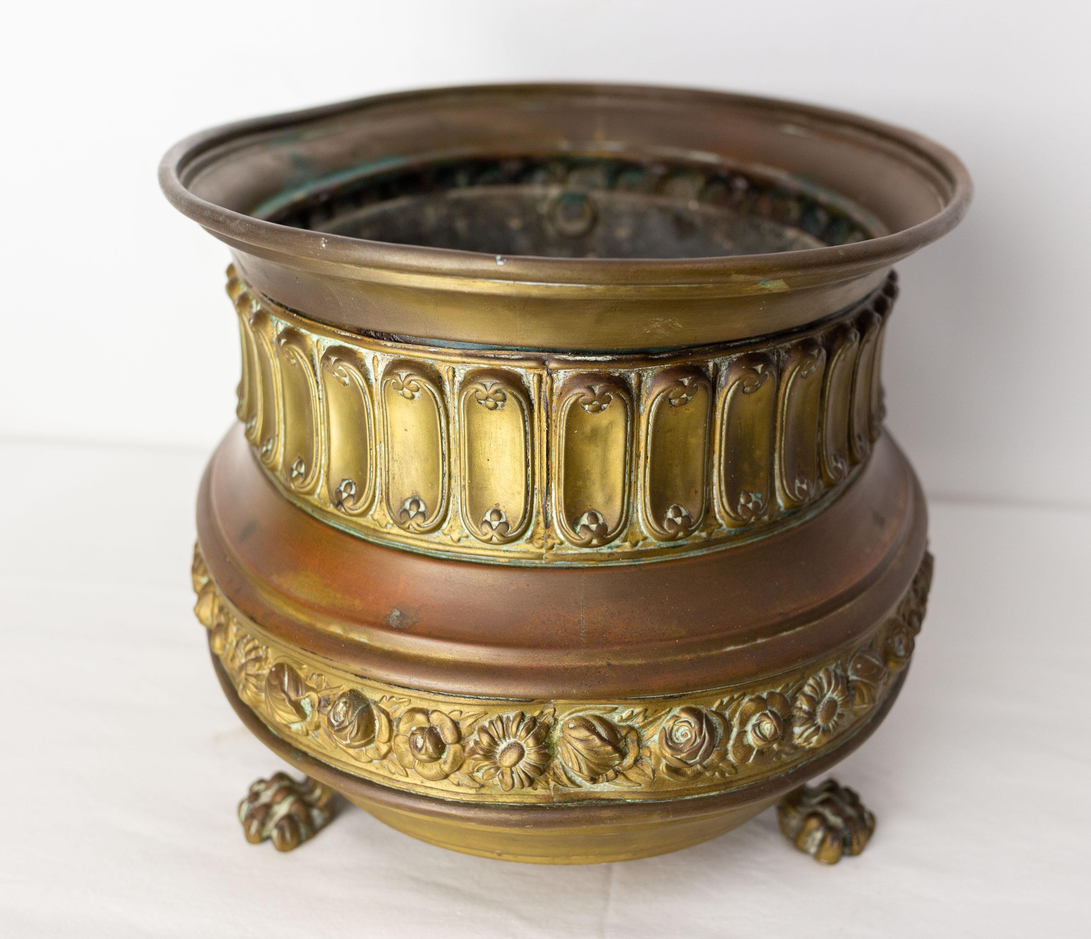 French Brass Centerpiece Jardiniere, Roses & Lion Paws, Art Nouveau Late 19th C For Sale 7