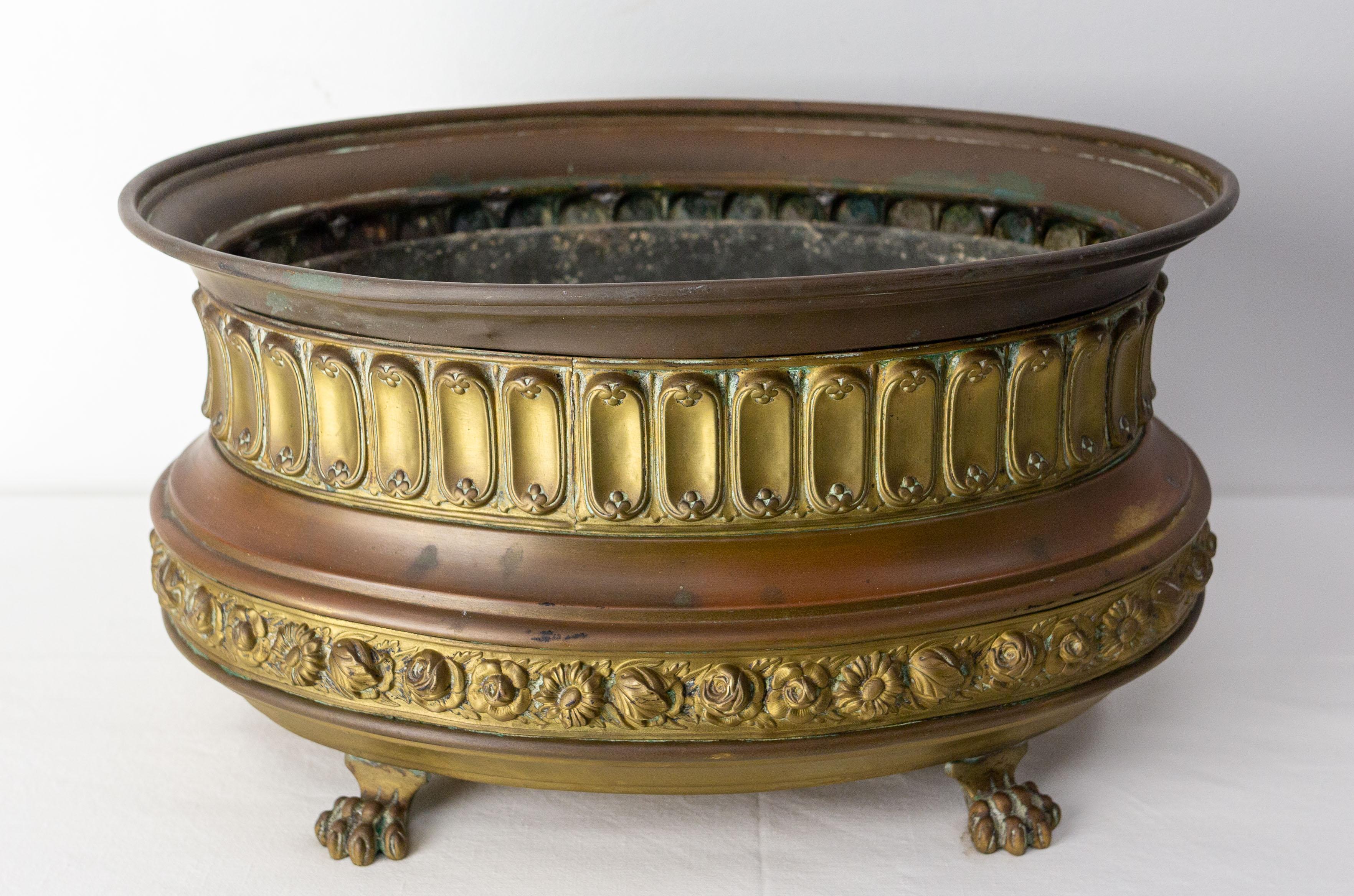 19th Century French Brass Centerpiece Jardiniere, Roses & Lion Paws, Art Nouveau Late 19th C For Sale