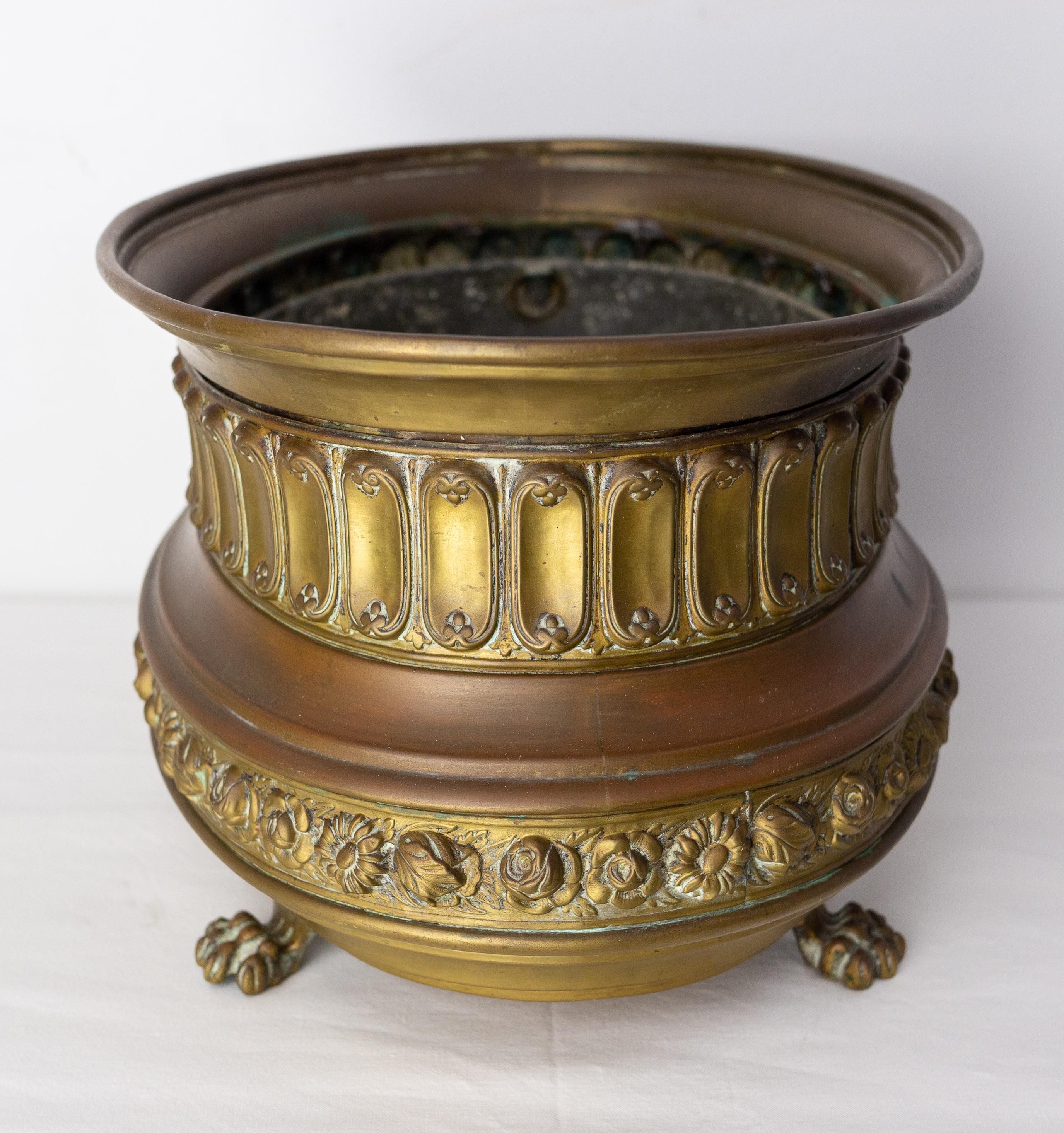 French Brass Centerpiece Jardiniere, Roses & Lion Paws, Art Nouveau Late 19th C For Sale 5