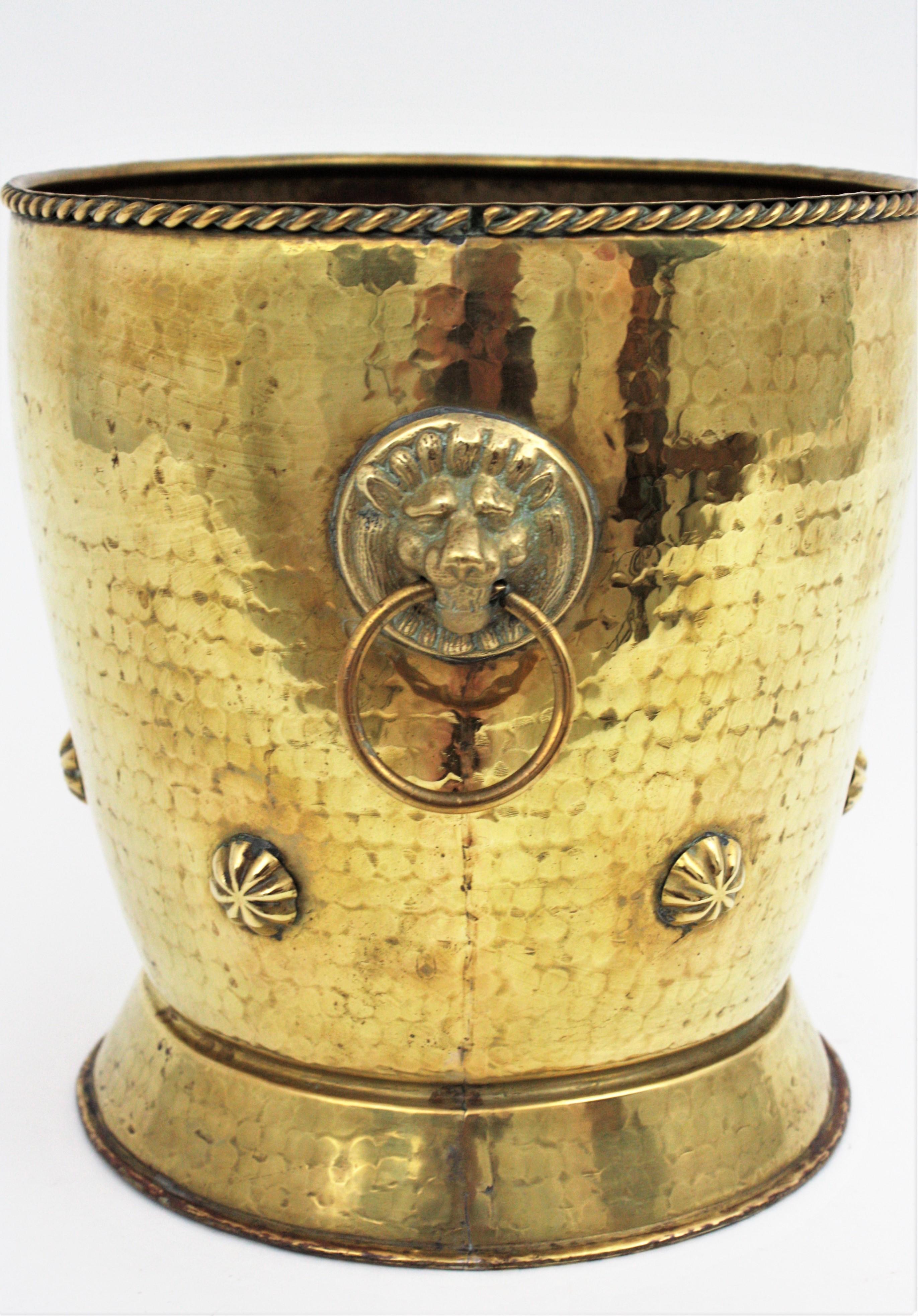 French Brass Champagne Cooler Ice Bucket with Lion Heads In Good Condition In Barcelona, ES