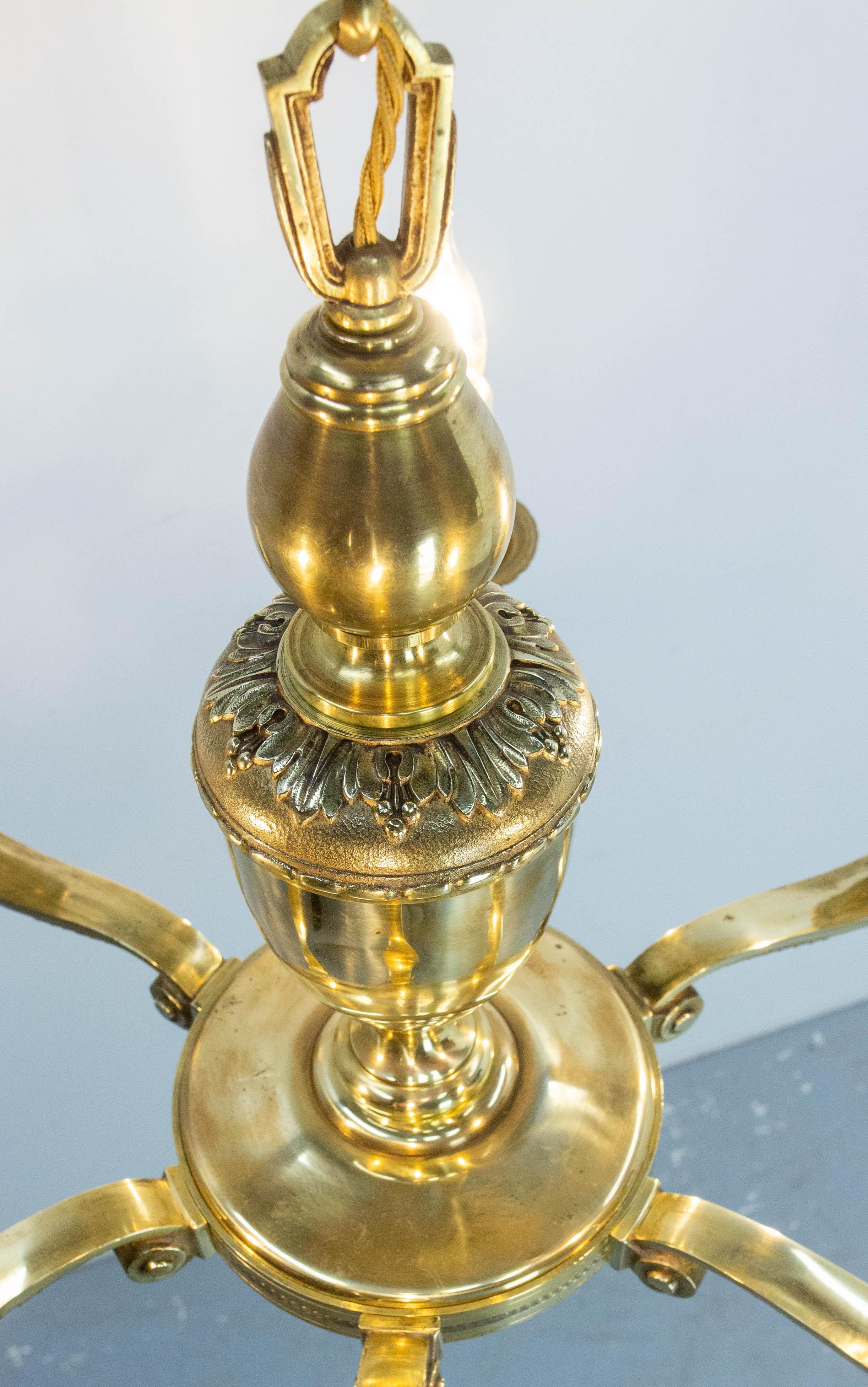 Lampadario a soffitto in ottone francese con 6 lampadine, circa 1940 in vendita 4