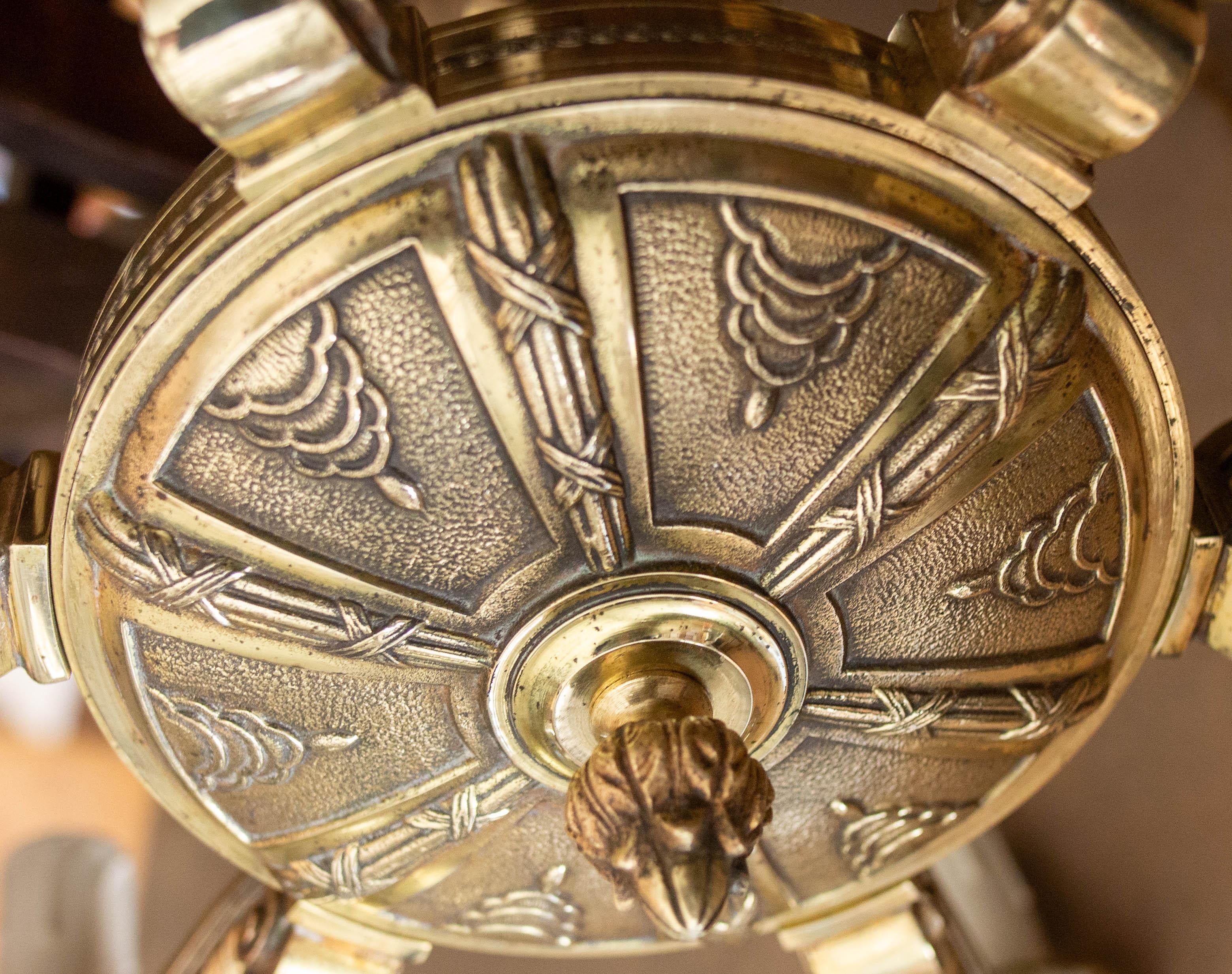 Lampadario a soffitto in ottone francese con 6 lampadine, circa 1940 in vendita 6