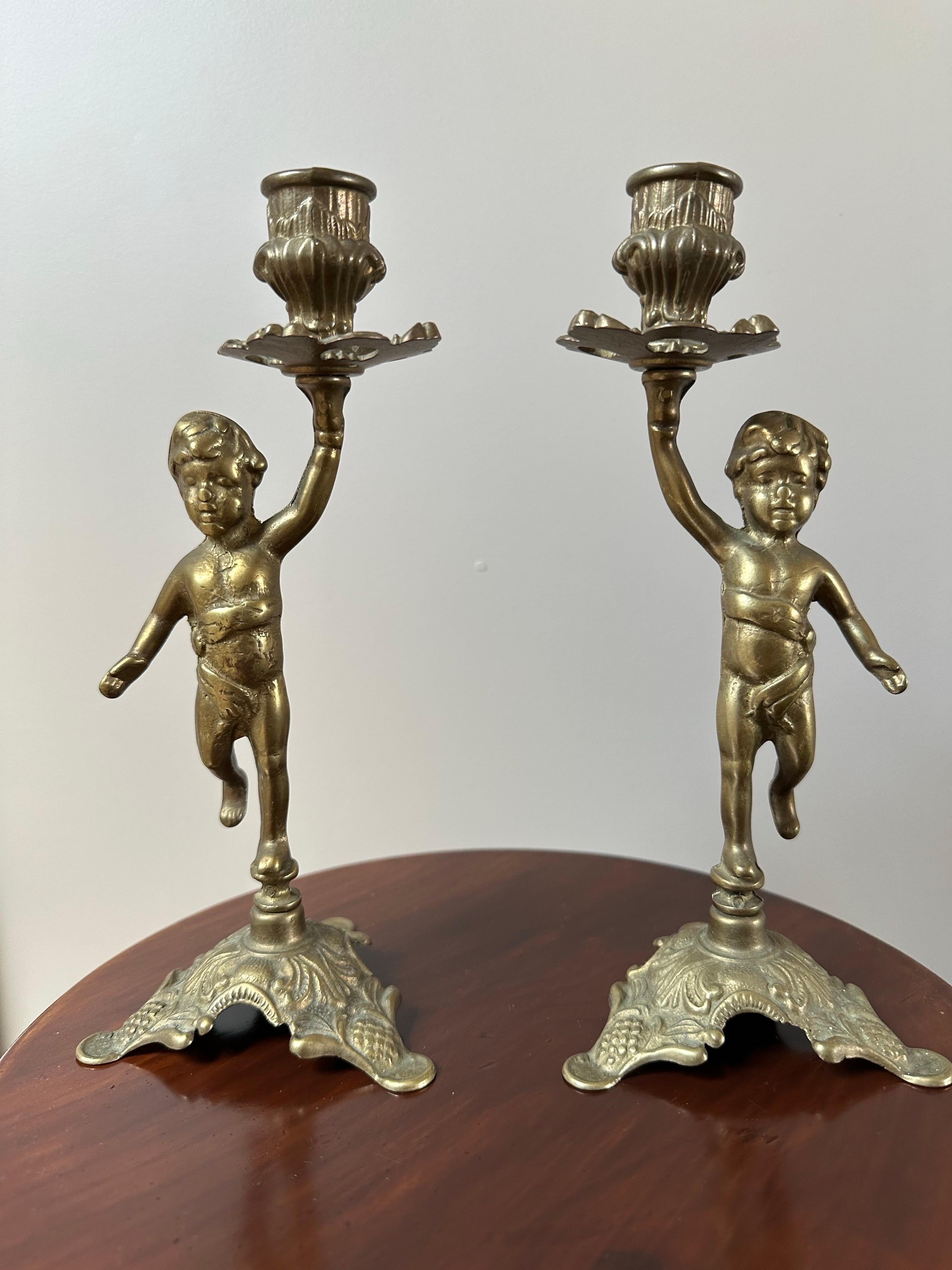 Portacandele Cherubini in ottone francese, set di 2 in vendita 1