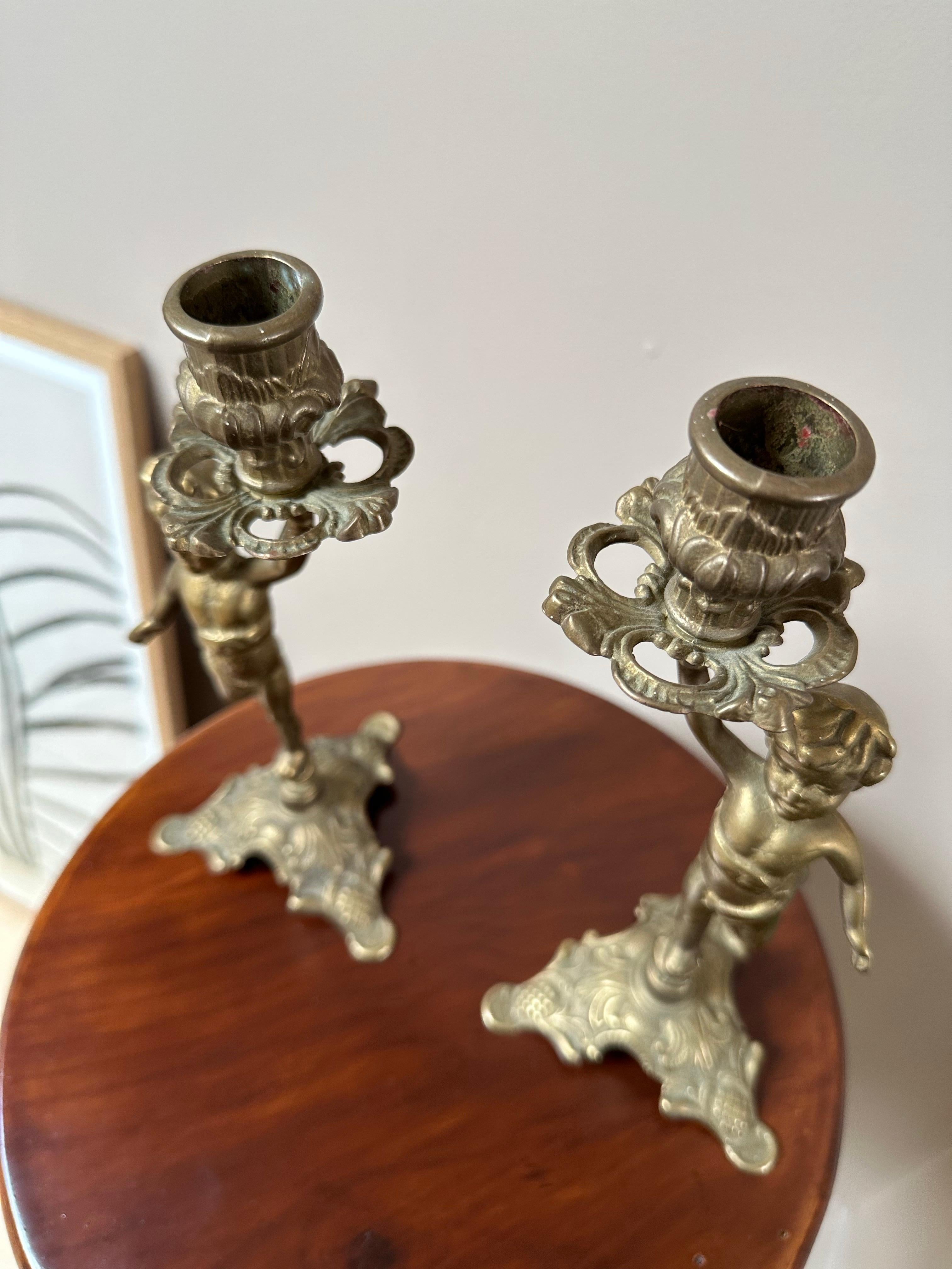 Portacandele Cherubini in ottone francese, set di 2 in vendita 2