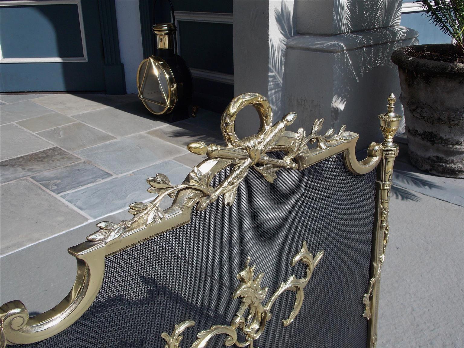 French Brass Decorative Foliage and Urn Finial Fireplace Screen, Circa 1830 In Excellent Condition In Charleston, SC