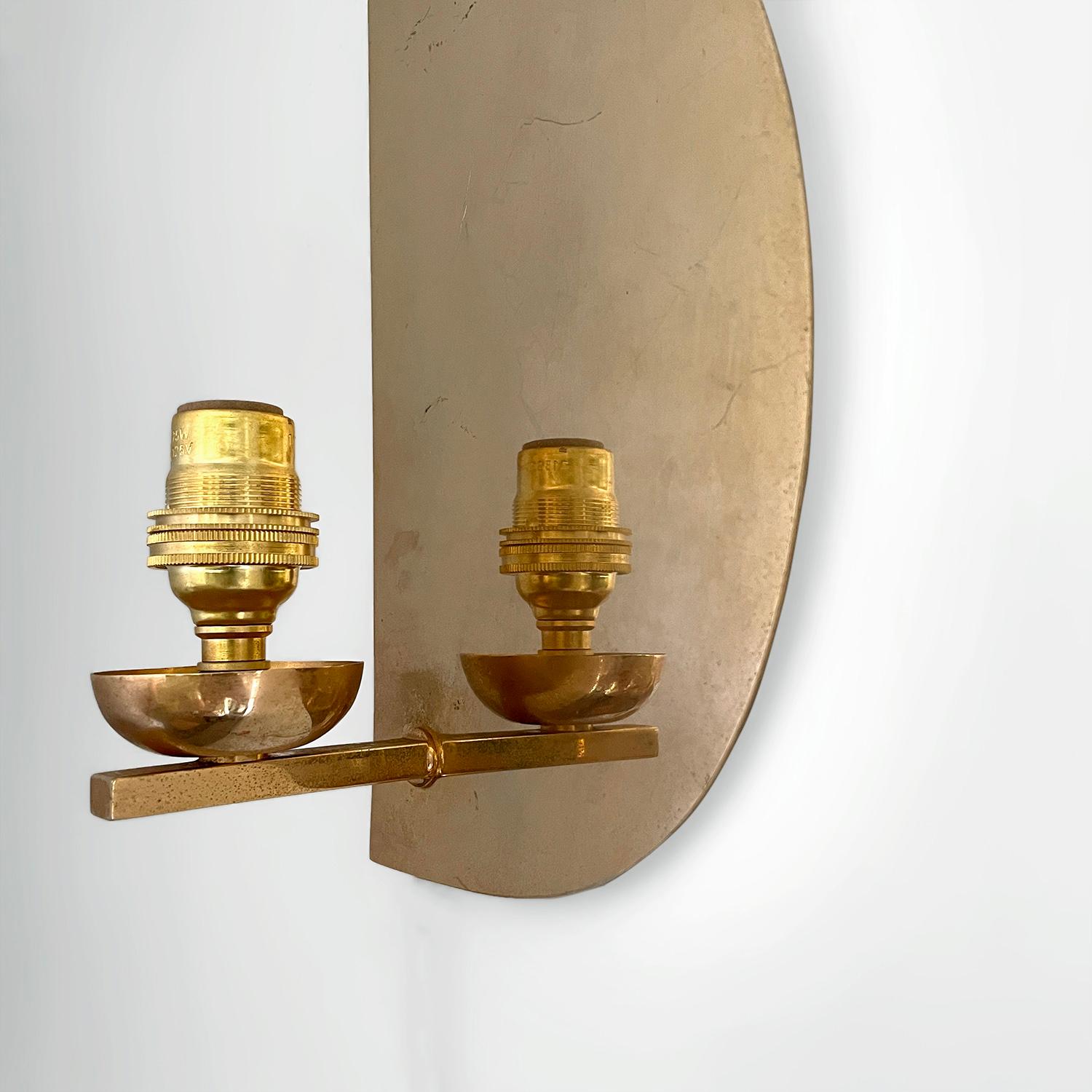 Applique murale simple French Brass Demi Lune avec abat-jour en lin  - Recâblés pour les États-Unis en vente 7