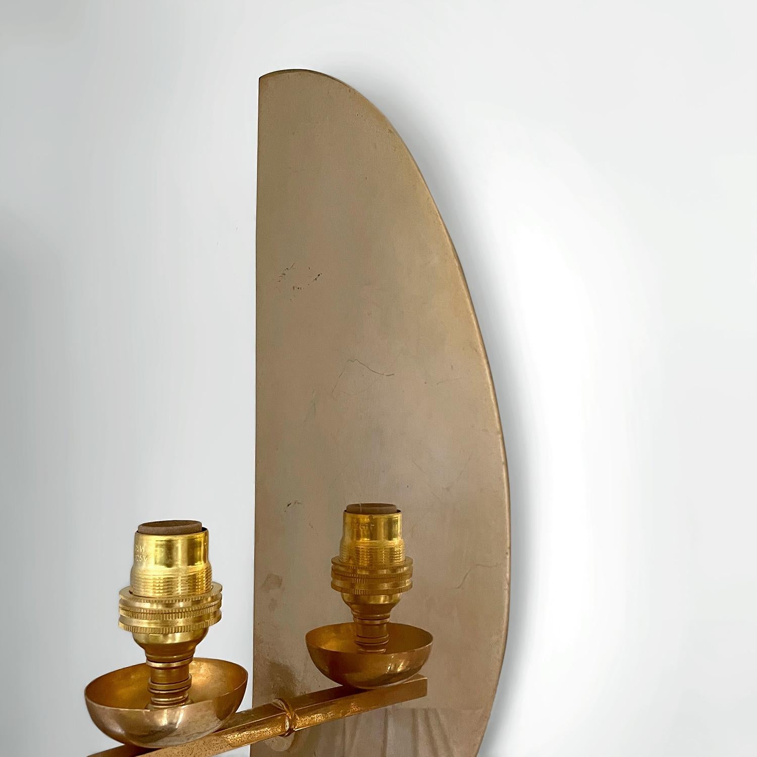 Applique murale simple French Brass Demi Lune avec abat-jour en lin  - Recâblés pour les États-Unis en vente 8