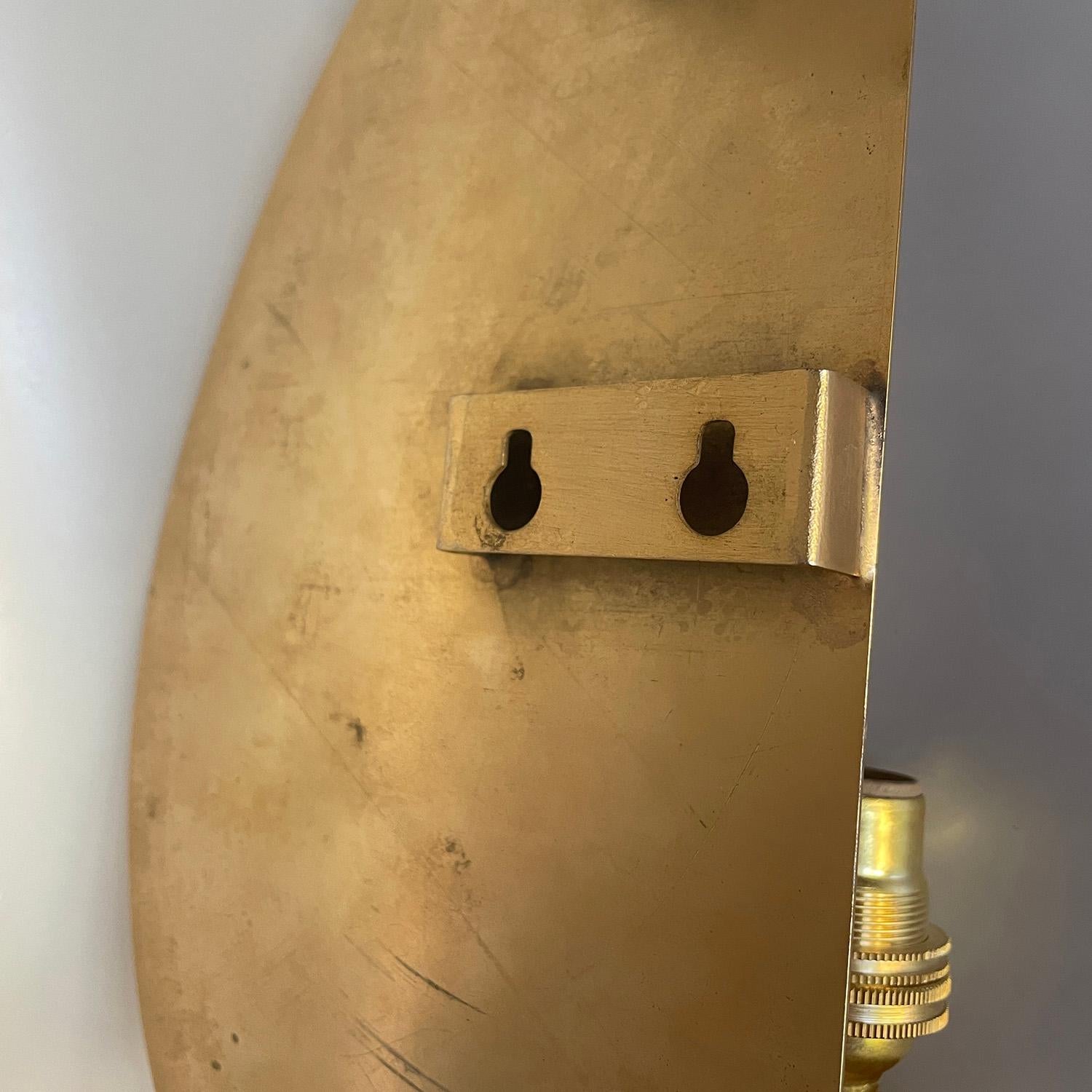 Applique murale simple French Brass Demi Lune avec abat-jour en lin  - Recâblés pour les États-Unis en vente 11