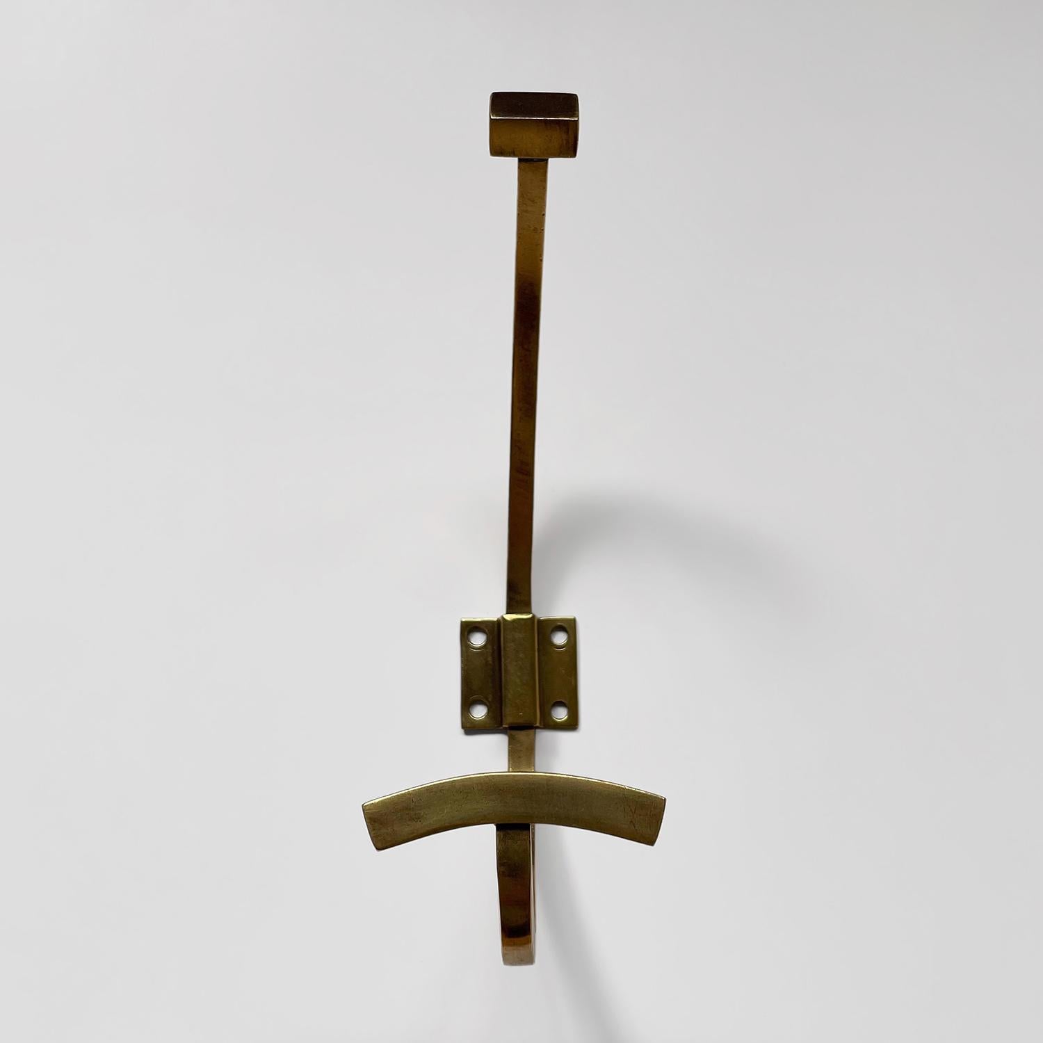 French brass double wall hook
France, mid century
Squared tubular framed brass creates a modern feel and design with clean lines
Curved brass J hook is framed off with an arched lower hook as well as a smaller upper hook
Wall mounted hook is