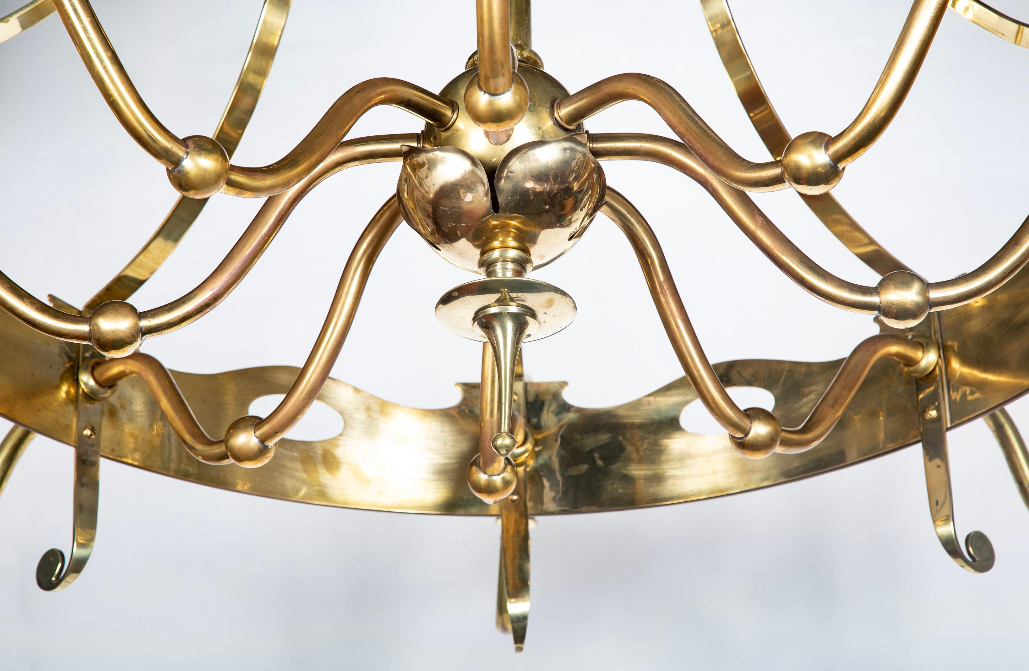 Lampadario a otto luci in ottone francese con fleur de Lis, circa 1920 Grande scala in vendita 7