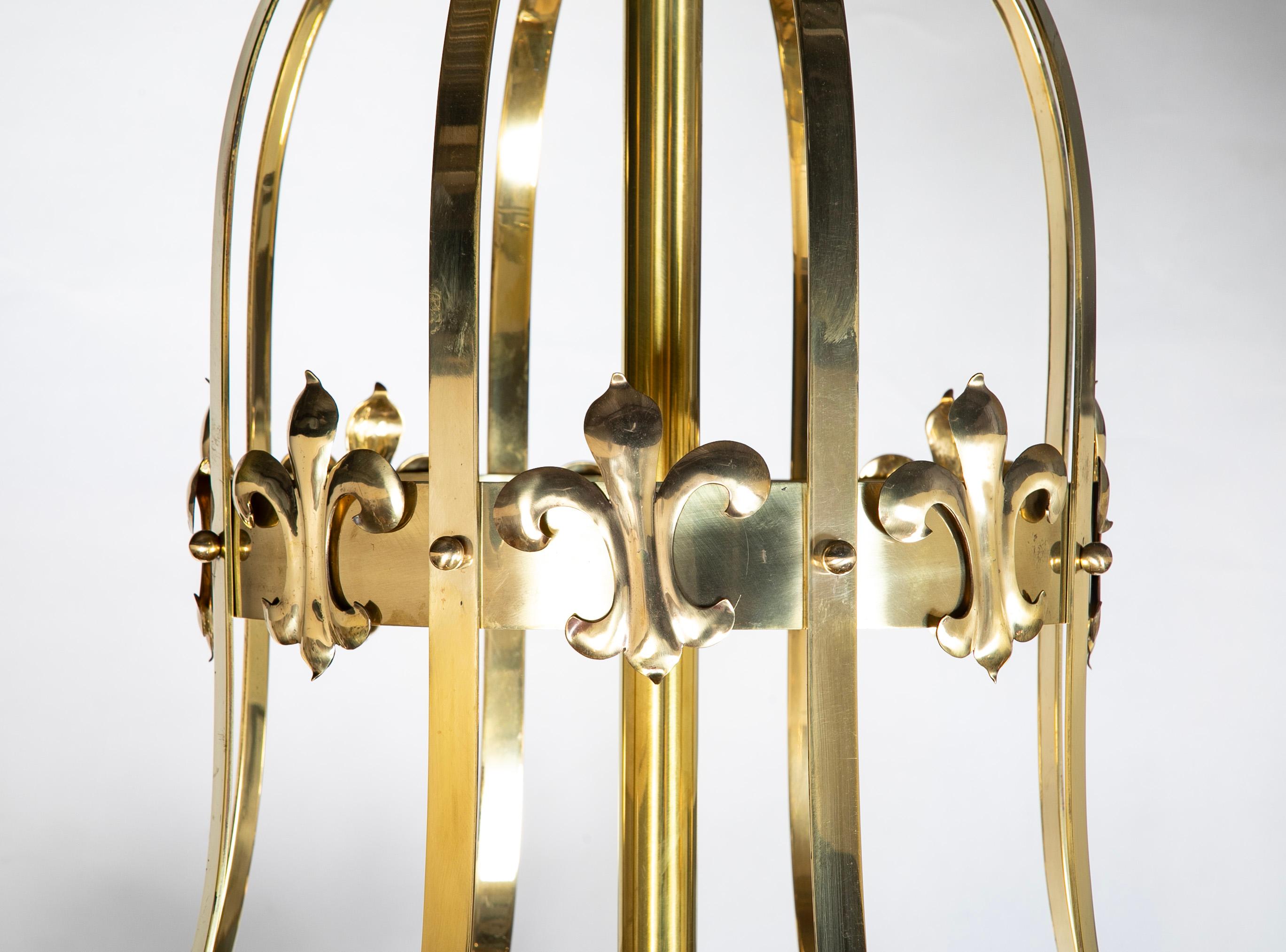 Lampadario a otto luci in ottone francese con fleur de Lis, circa 1920 Grande scala in vendita 8