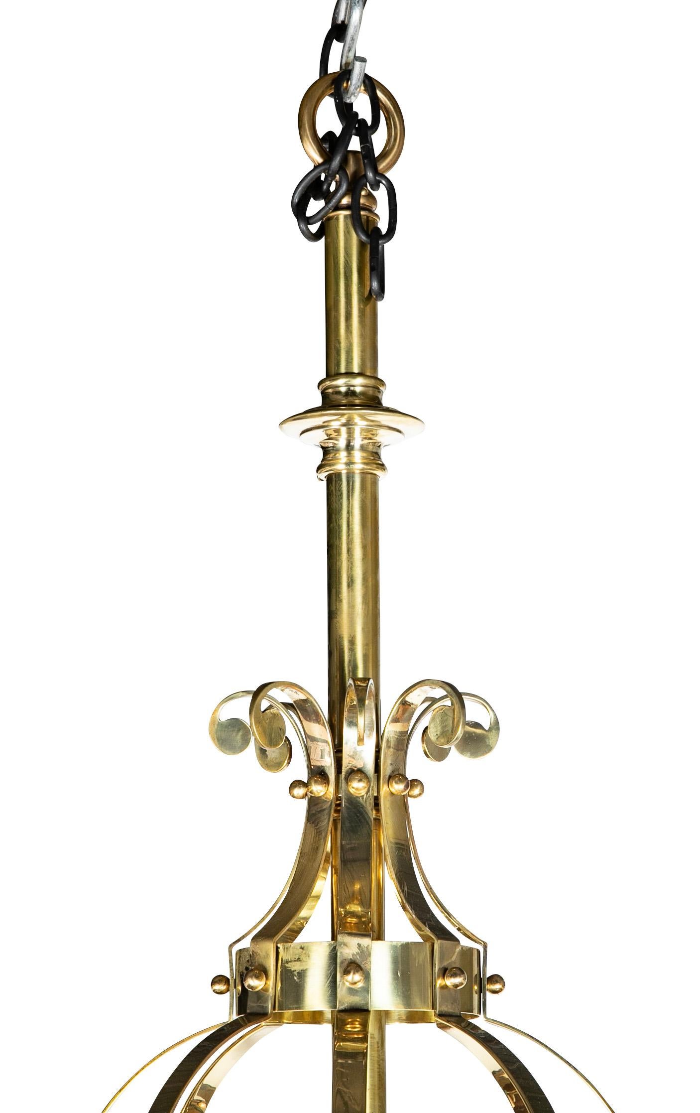 Francese Lampadario a otto luci in ottone francese con fleur de Lis, circa 1920 Grande scala in vendita
