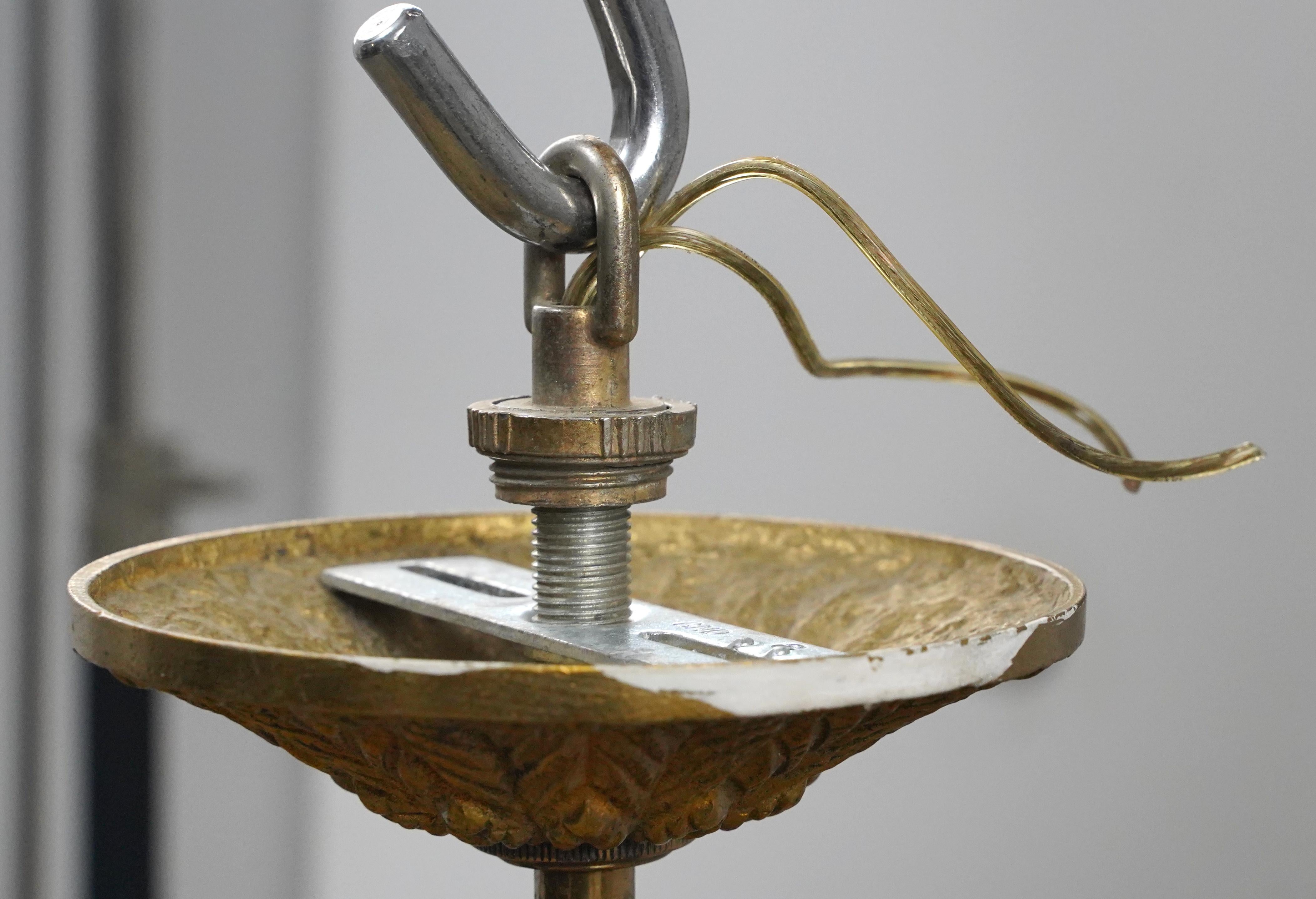 Lámpara Colgante Globe Lighting de Latón Francés y Vidrio Grabado en venta 8