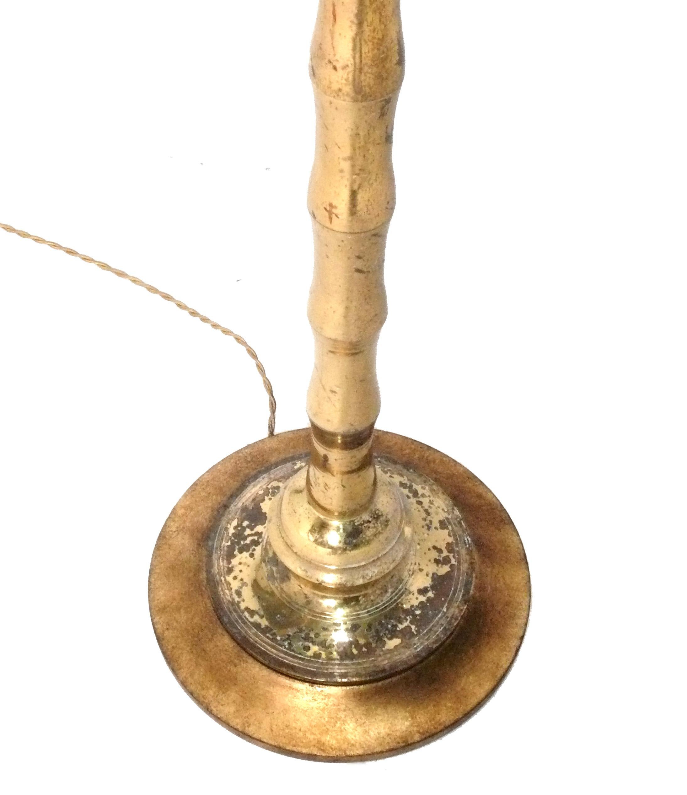 Lámpara de pie francesa de latón e imitación de bambú con base de madera dorada Estilo Maison Bagues Francés en venta