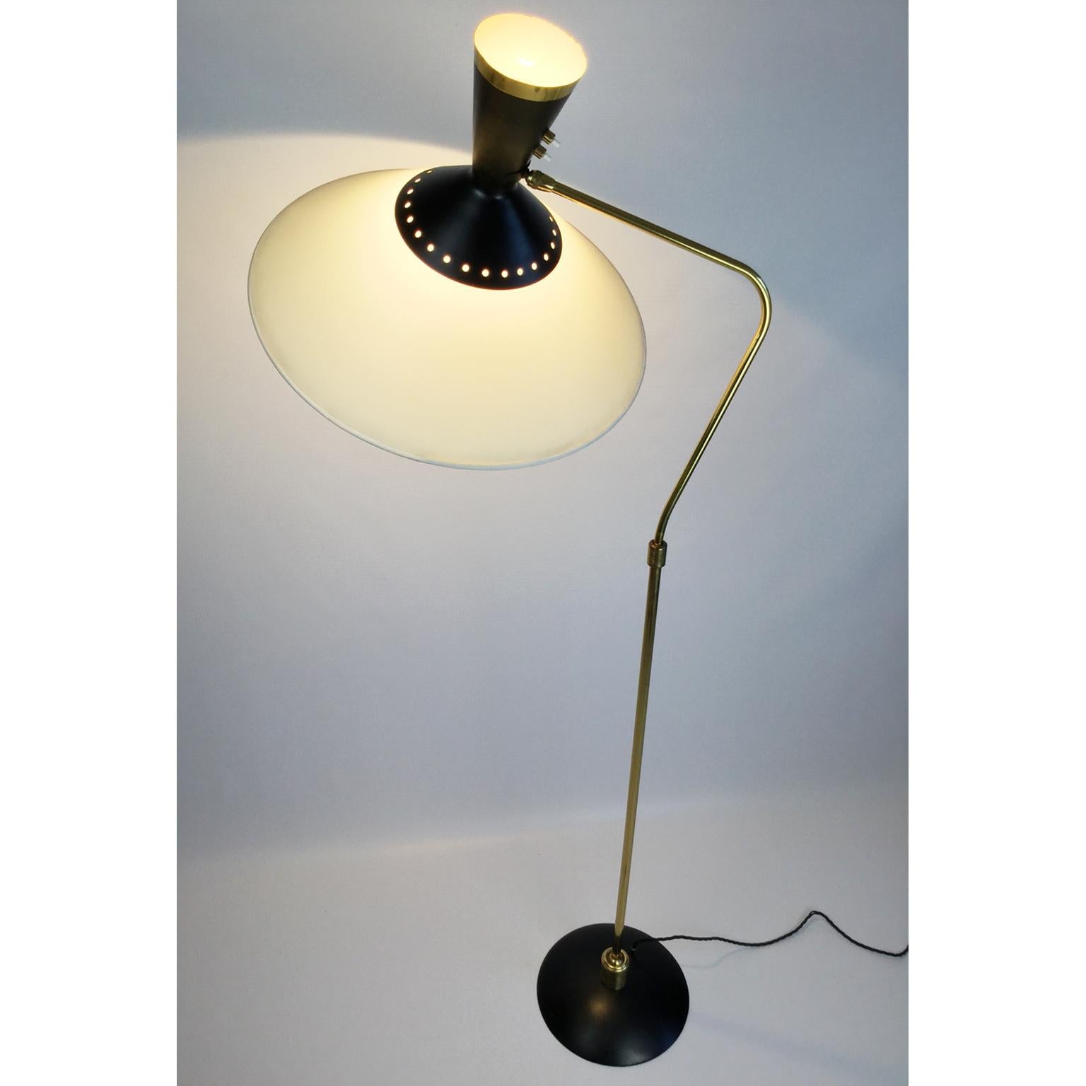 French Brass Flexible and Extendable Floor Lamp by Maison Arlus, 1950s For Sale 1