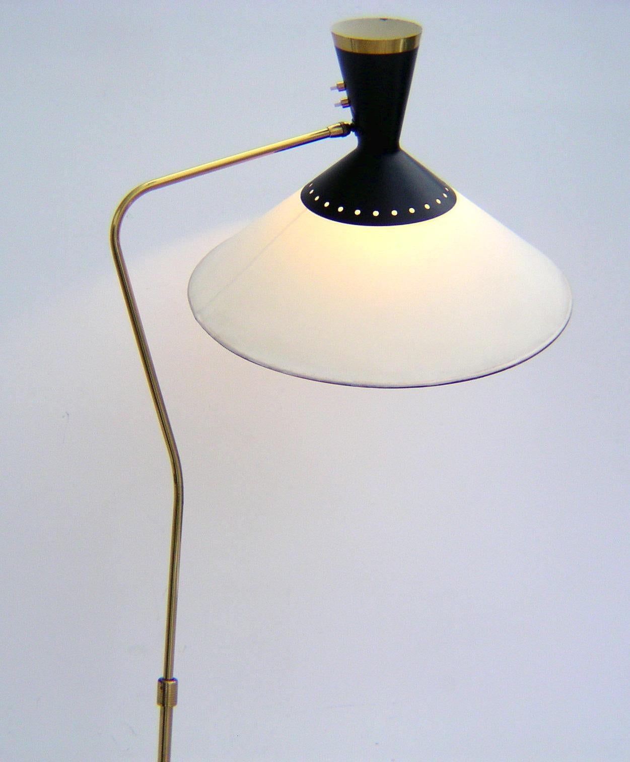 French Brass Flexible and Extendable Floor Lamp by Maison Arlus, 1950s For Sale 3