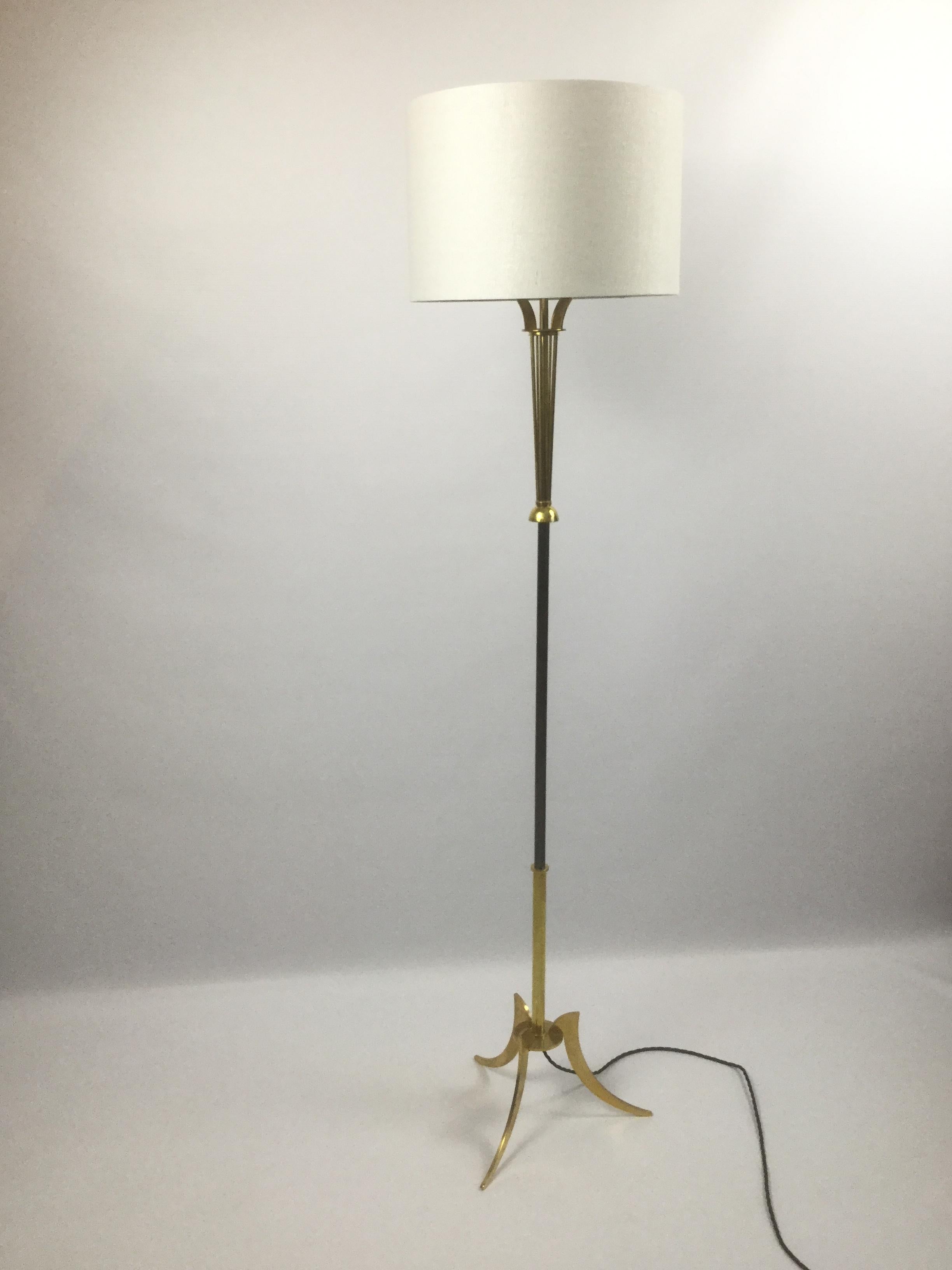 French Brass Floor Lamp Attributed to Maison Jansen, 1950s (Moderne der Mitte des Jahrhunderts)