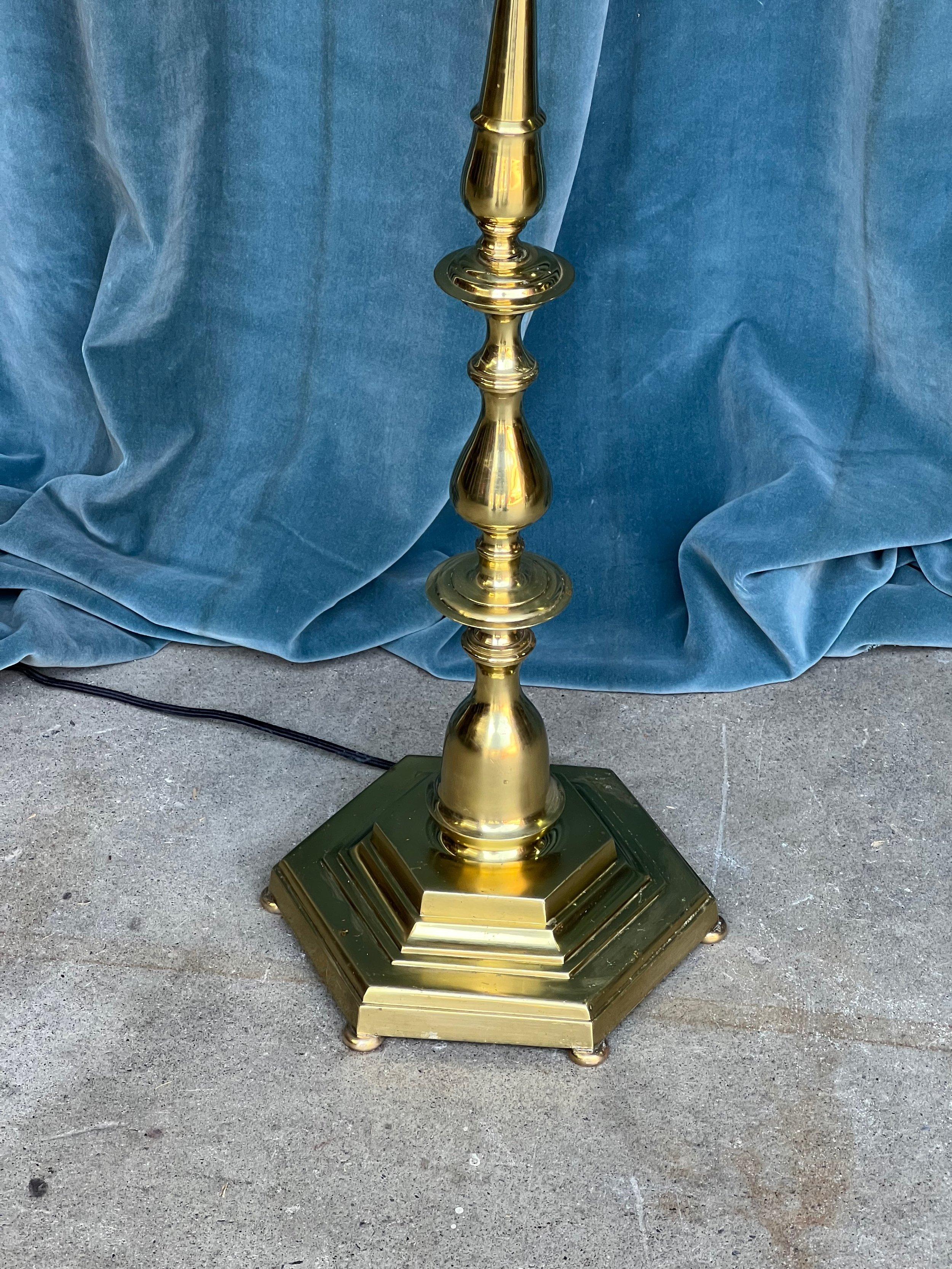 French Brass Floor Lamp with Hexagonal Base In Good Condition In Buchanan, NY