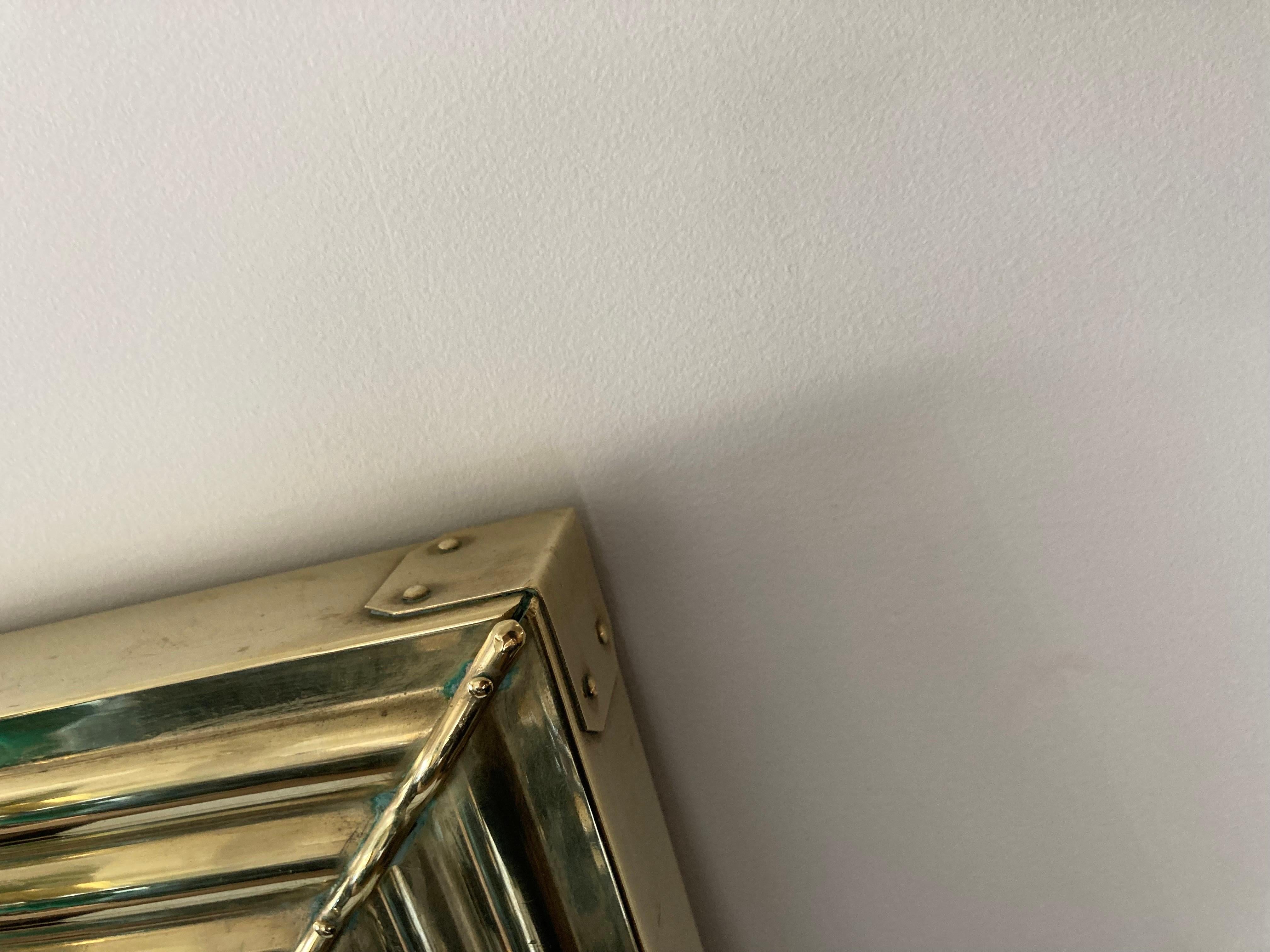 French Brass Framed Mirror Latón en venta