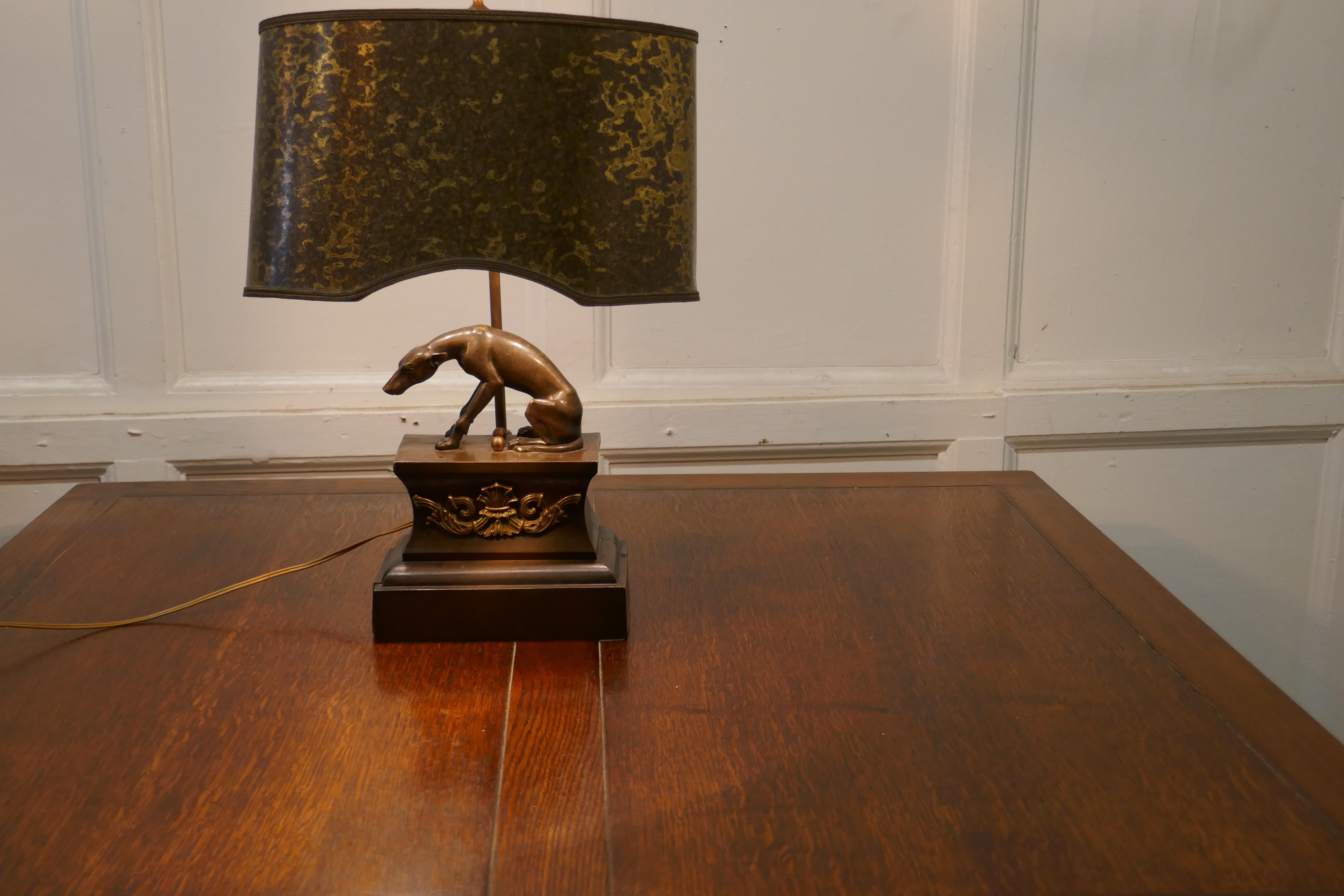 Greyhound-Statue-Lampe aus Messing (Volkskunst) im Angebot