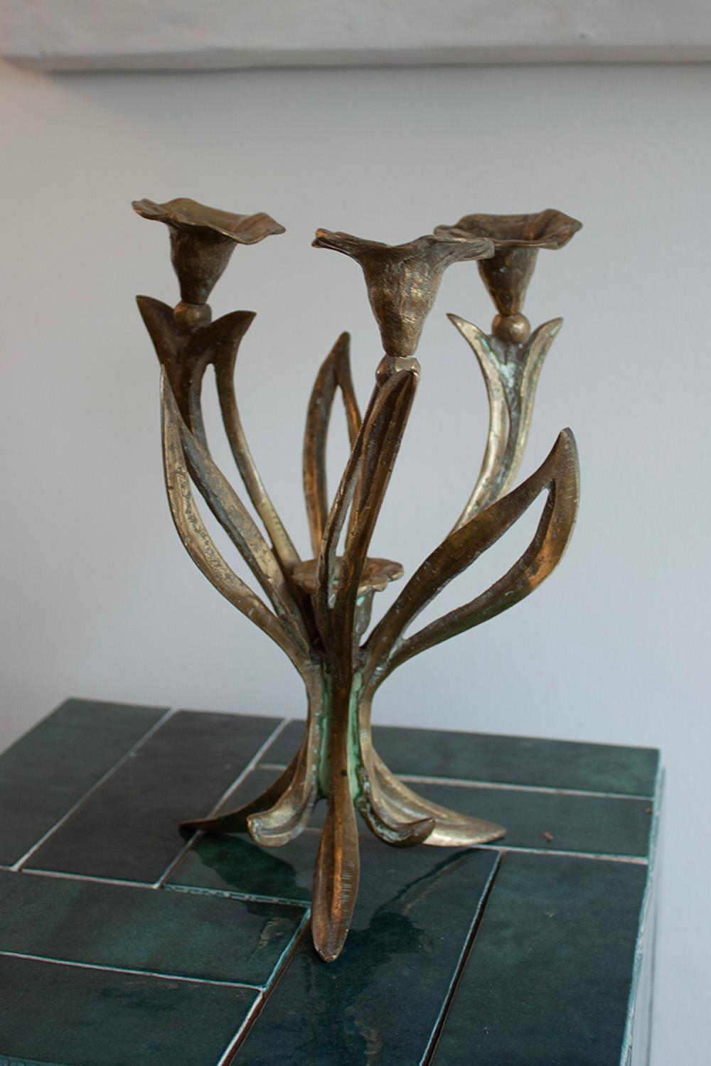Französisch Messing Handmade Art Nouveau Blume Kerzenständer (Geschweißt) im Angebot