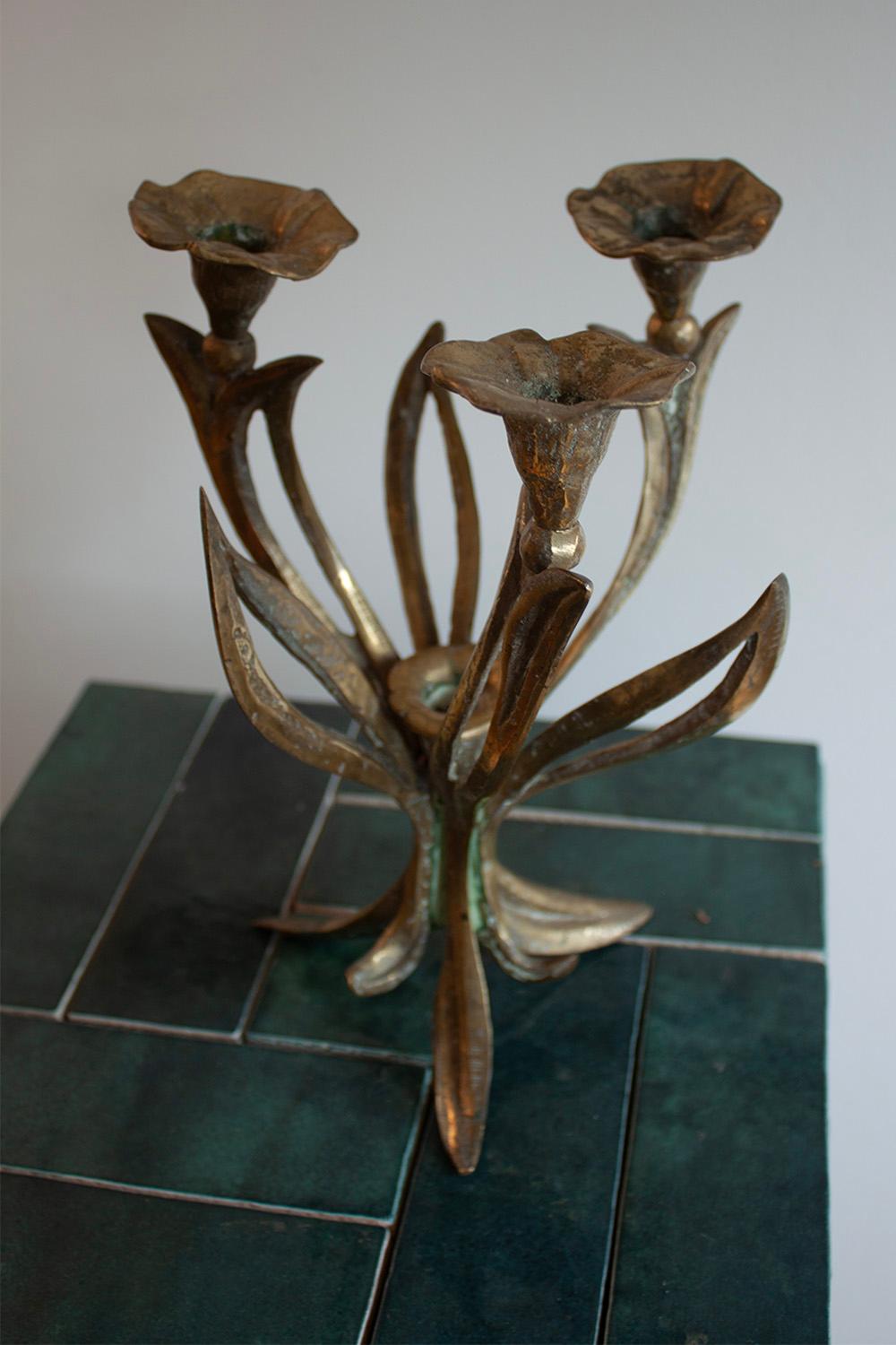 Französisch Messing Handmade Art Nouveau Blume Kerzenständer im Zustand „Gut“ im Angebot in Rümmingen, BW