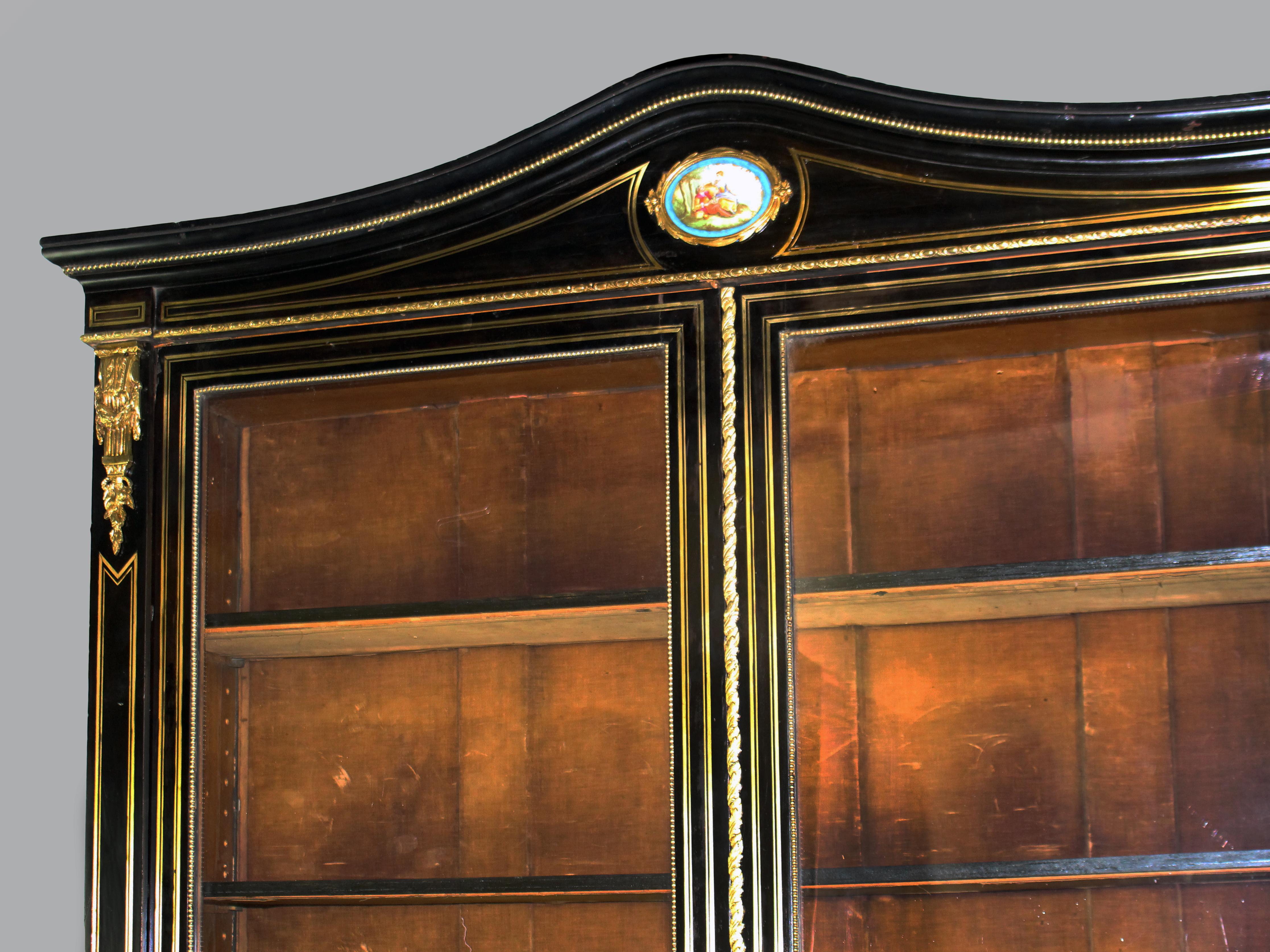 French Brass Inlaid Ebonized Bookcase with Sevres Plaques c.1820 In Good Condition For Sale In Worcester, GB